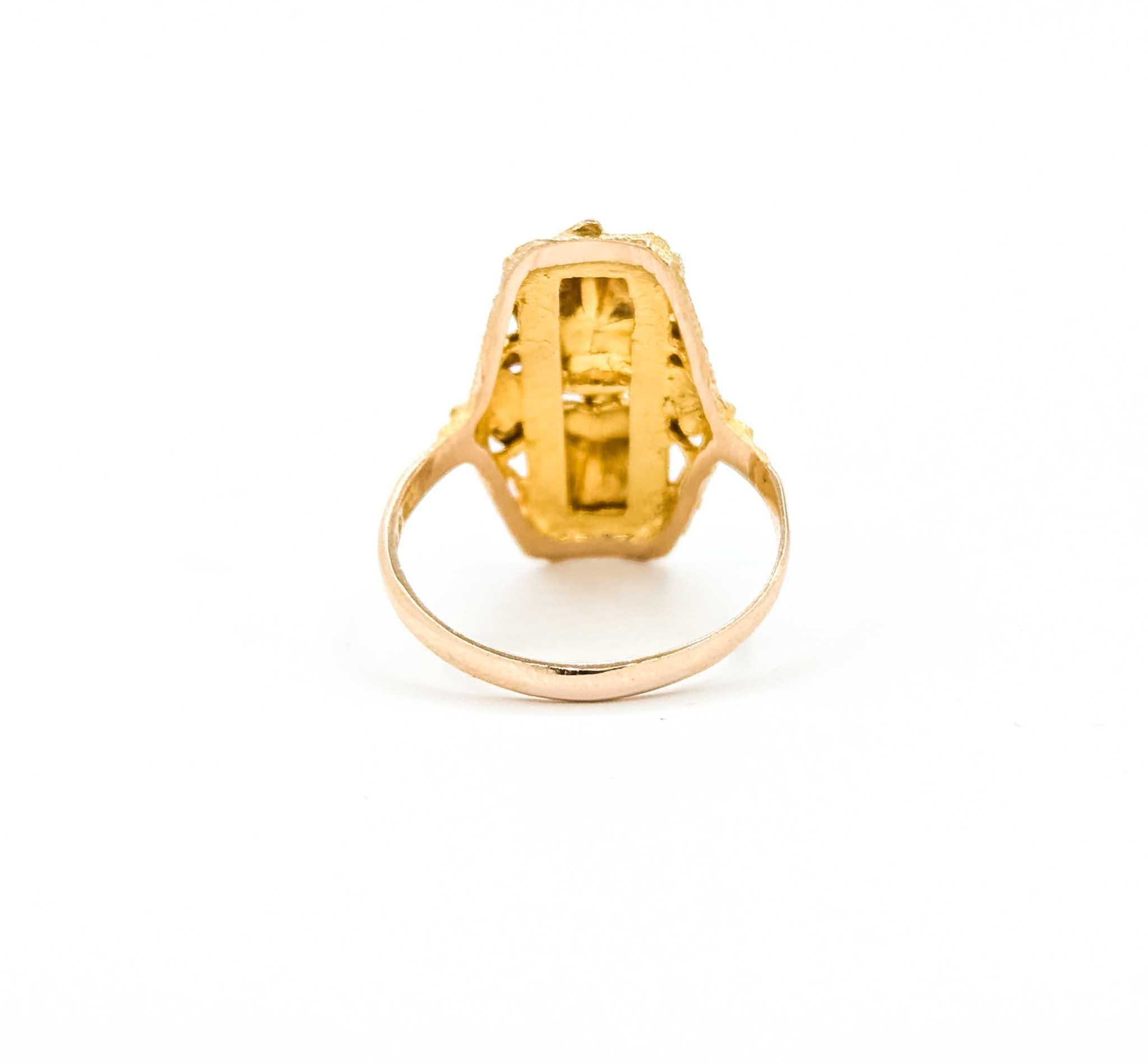 Black Hills Gold Leaf Motif Ring in 10k Tri-Color Gold in vendita 3