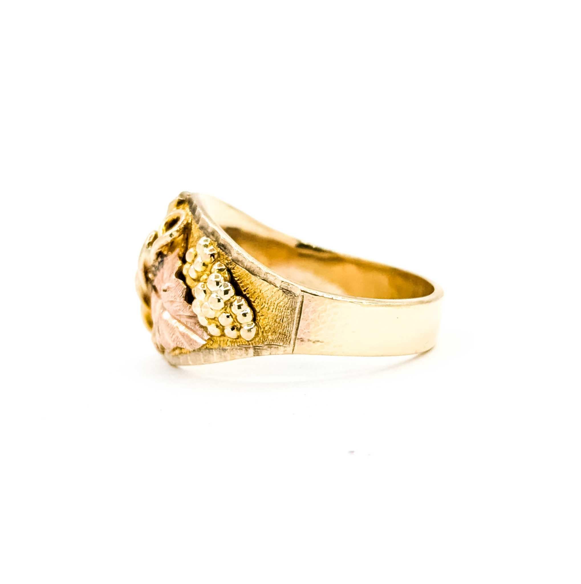 Black Hills Gold Blattmotiv Ring aus 10k dreifarbigem Gold im Angebot 3