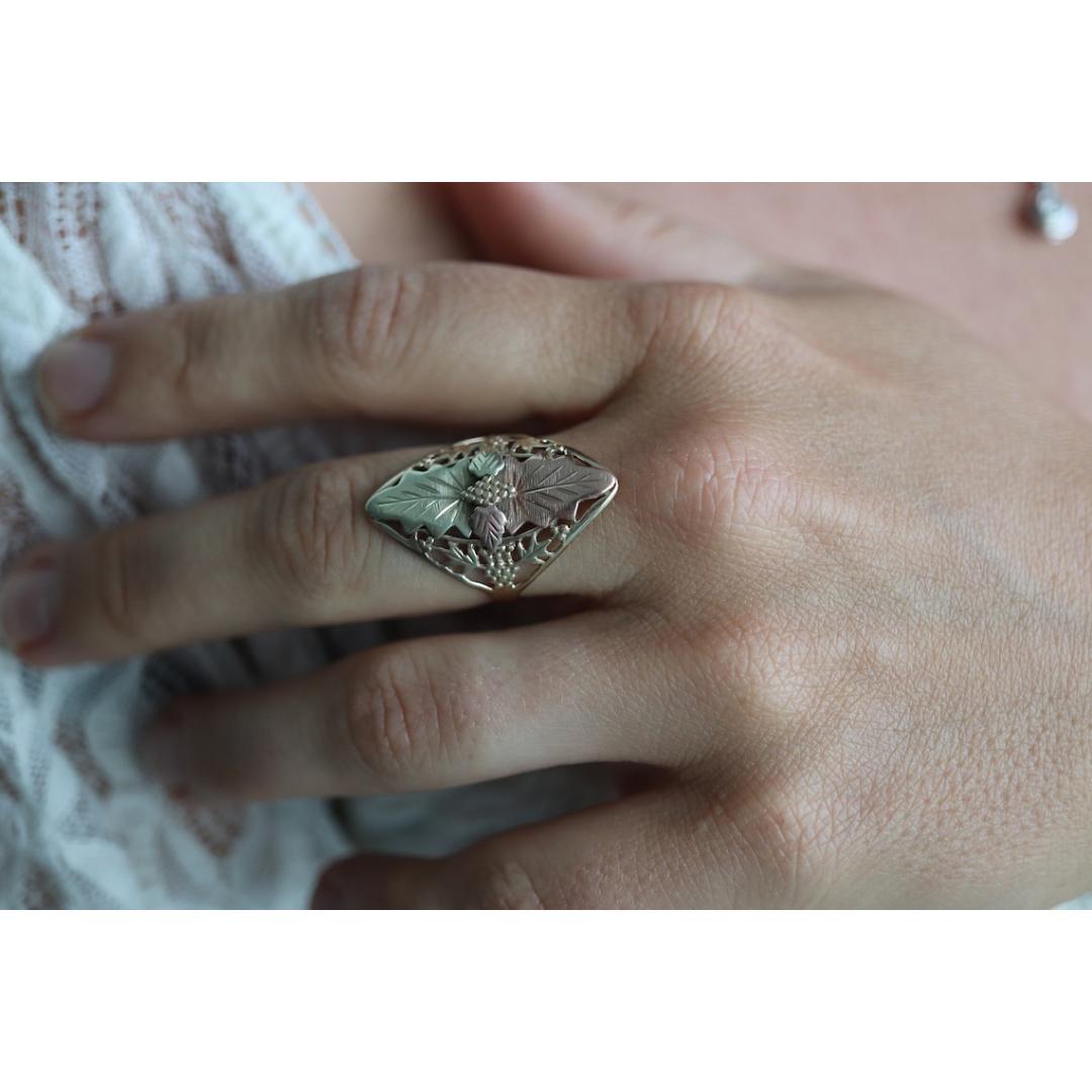 Women's Black Hills Gold Marquise shaped Ring. 10k Multi Tone Black Hills Gold Statement For Sale