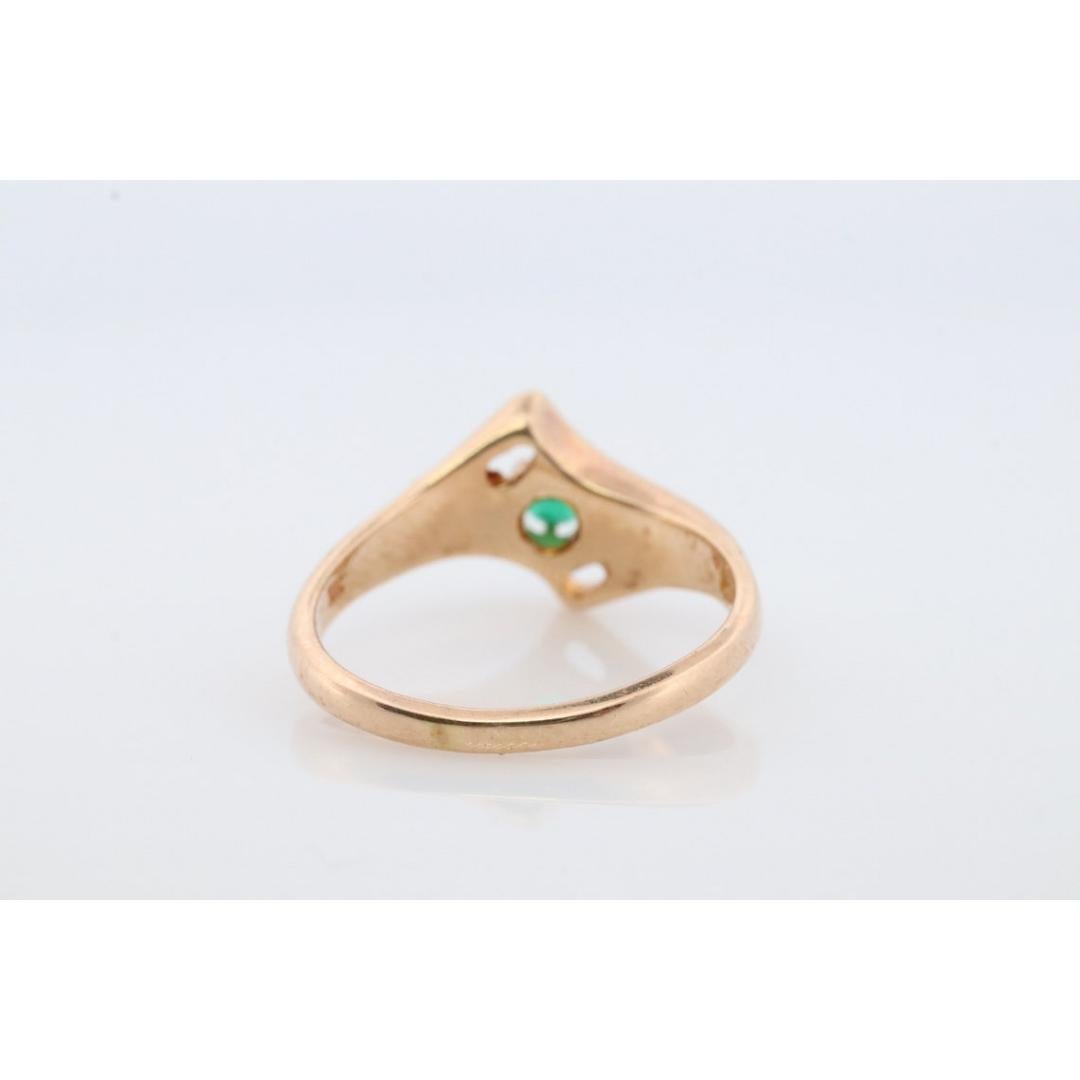 Vintage
Size: 8 1/2 US
Materials: White gold
Gemstone: Emerald
Gem color: Green
Band color: Gold

Style: Minimalist

Rare Black Hills Gold ring with a center Emerald round cut gem.

Details:
3.8grams total weight
4mm Genuine emerald
Size 8.5
