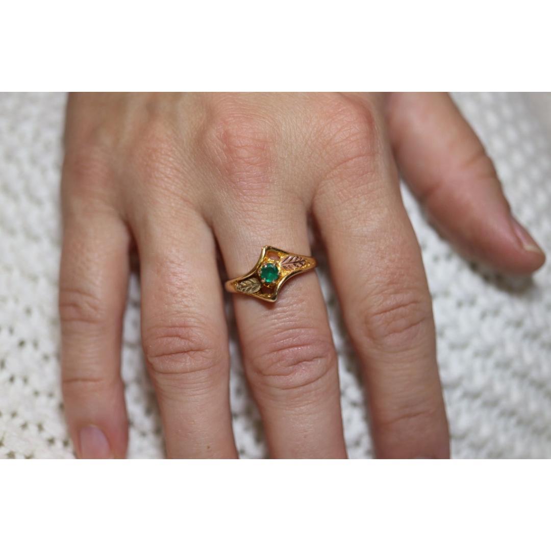 Black Hills Gold Ring. 10k Multi-Tone Emerald Black Hills Gold Statement Ring. For Sale 3