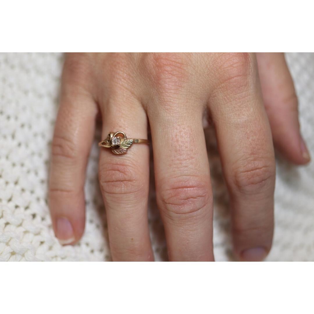 Black Hills Gold Ring. Diamond Ring. 10k Multi-Tone Gold. Dainty Black Hills In Good Condition For Sale In Port Charlotte, FL
