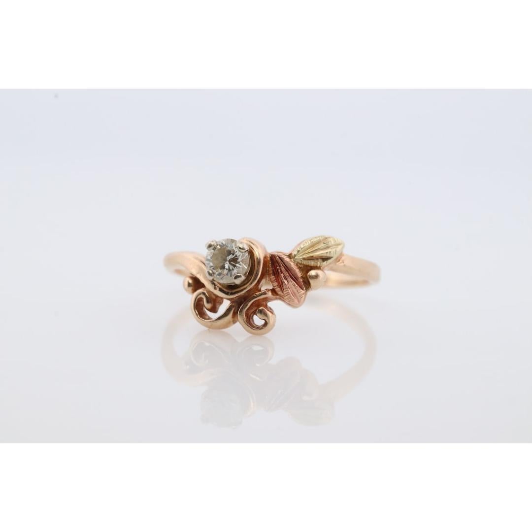Anneau d'or d'I Hill. Bague en diamant. Or 10k multi-tons. Hille délicate en vente 2