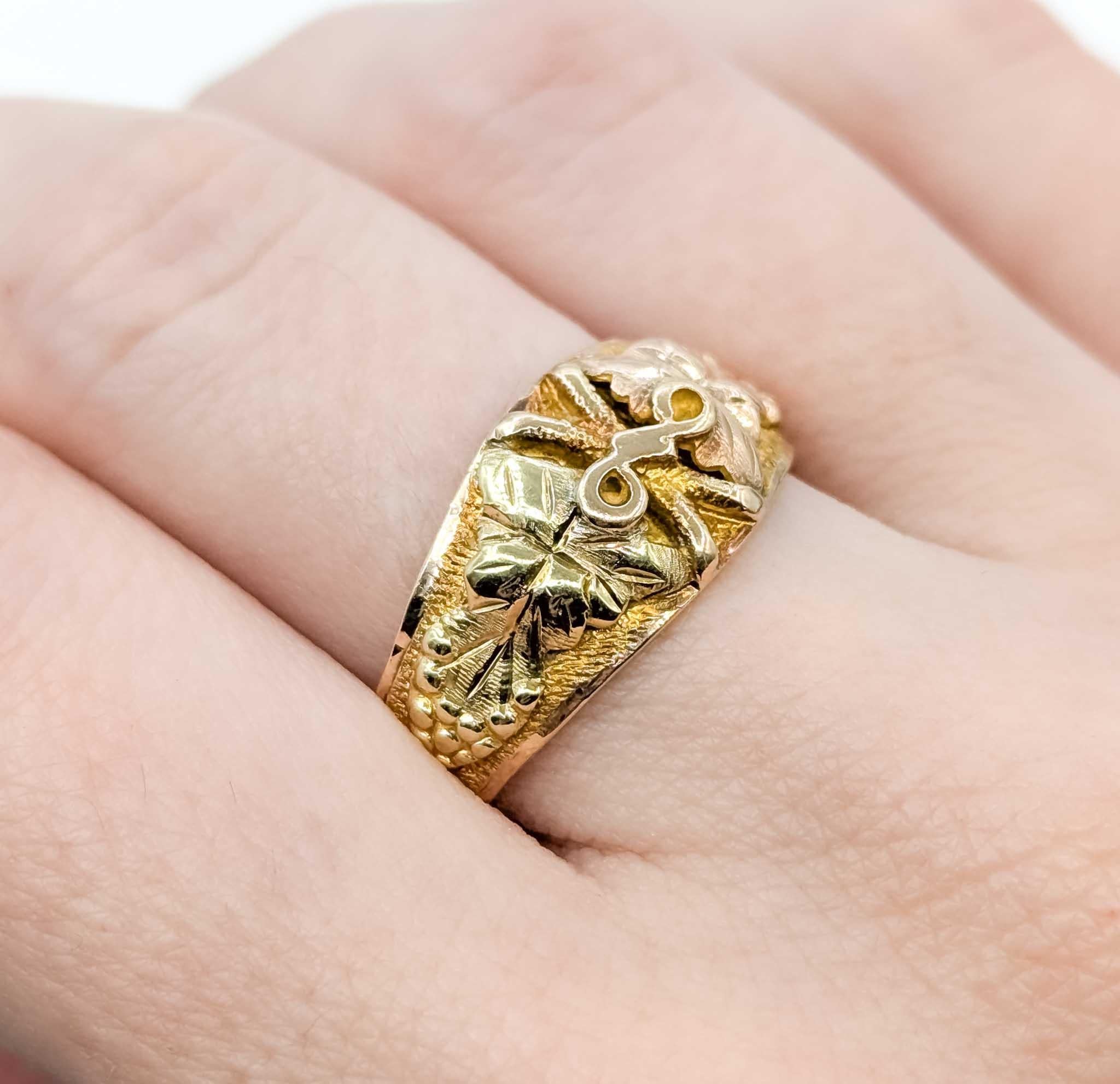 Black Hills Gold Tri-Color Leaf Ring aus 10k dreifarbigem Gold im Zustand „Hervorragend“ im Angebot in Bloomington, MN