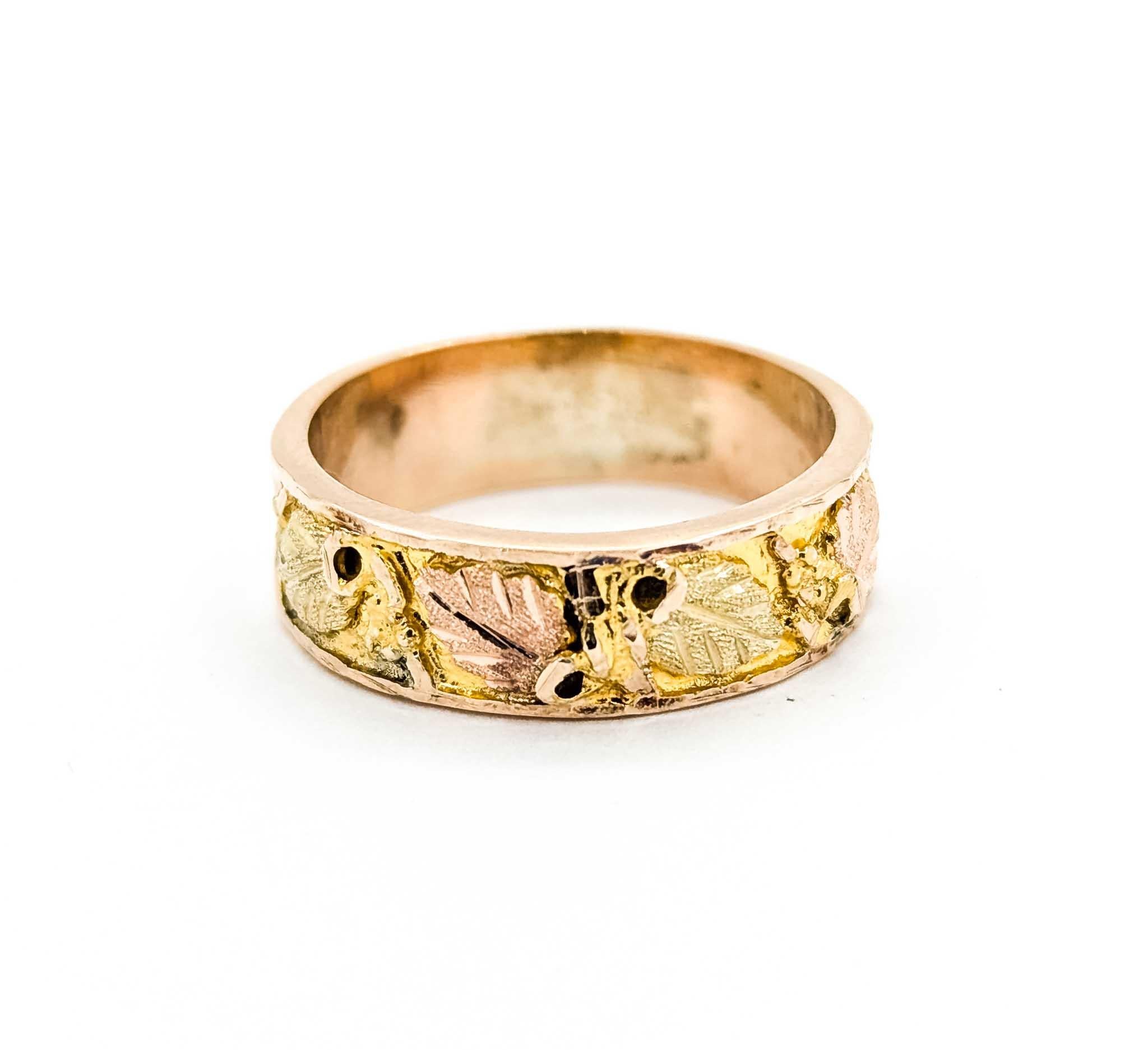 Black Hills Gold Tri-Tone Ring in 10k Gold For Sale 1