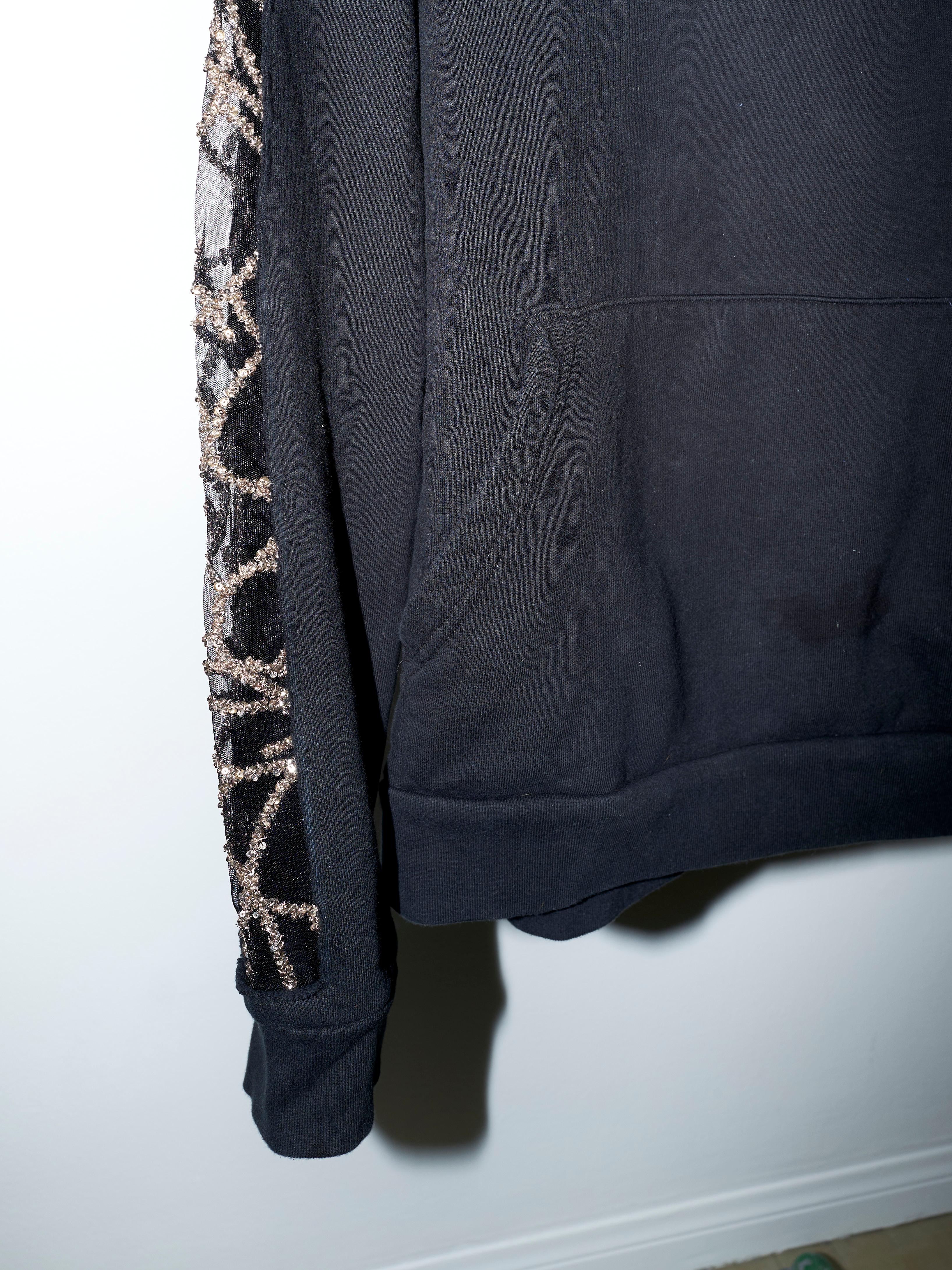 Schwarzes Kapuzenpullovershirt mit Kapuze Transparentes durchsichtiges Mesh Chrystal-Stickerei J Dauphin im Angebot 7