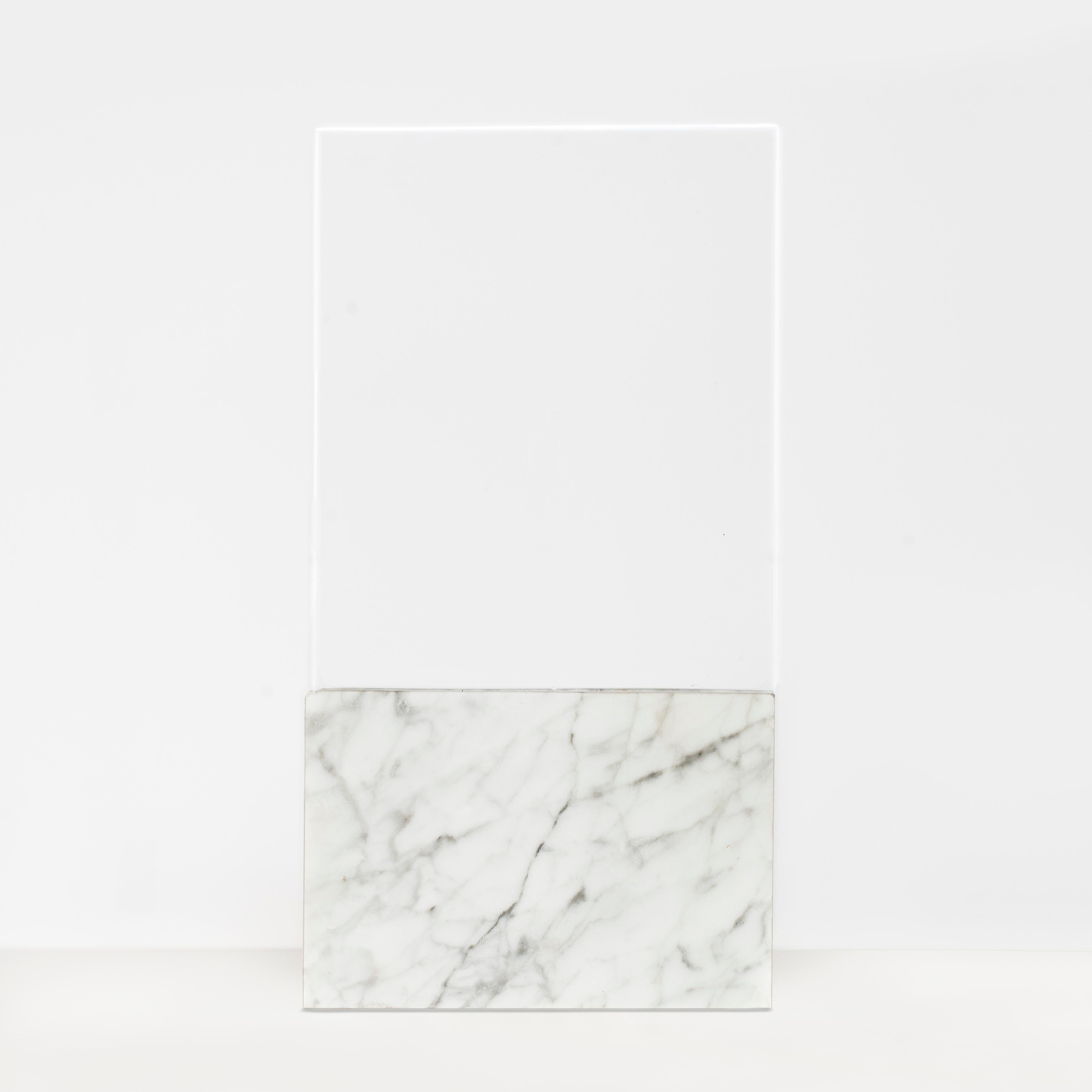 Black Horizon, glass and marble table lamp by Carlos Aucejo
Dimensions: 36 x 19 x 7 cm
Materials: Glass and marble, (Exist in Marquina (black) and Carrara (white)). 

In this piece, we try to create a luminous atmosphere in the space through the