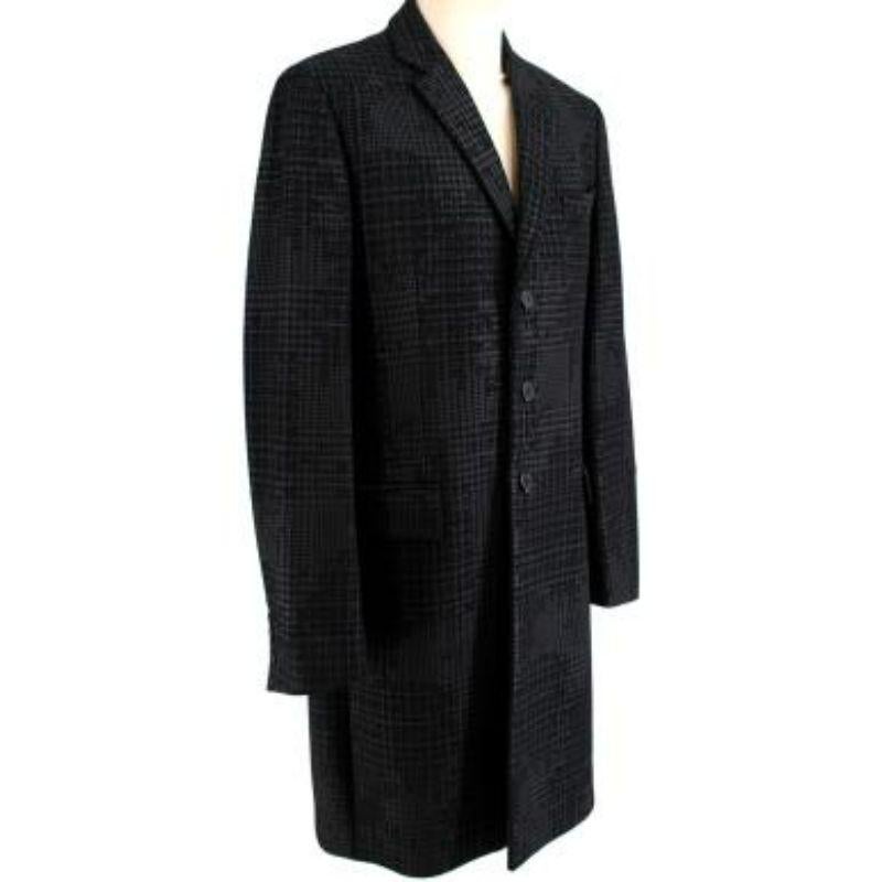 Givenchy Black Houndstooth Print Wool Tailored Coat
 
 
 
 - Black on Black houndstooth print
 
 - Luxurious virgin wool.
 
 - Single Breasted 
 
 - 2 exterior sewn pockets.
 
 - Buttoned cuffs.
 
 - 2 interior pockets.
 
 
 
 PLEASE NOTE, THESE