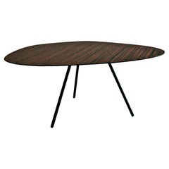 Table basse ronde d'intérieur noire de taille moyenne par Kenneth Cobonpue