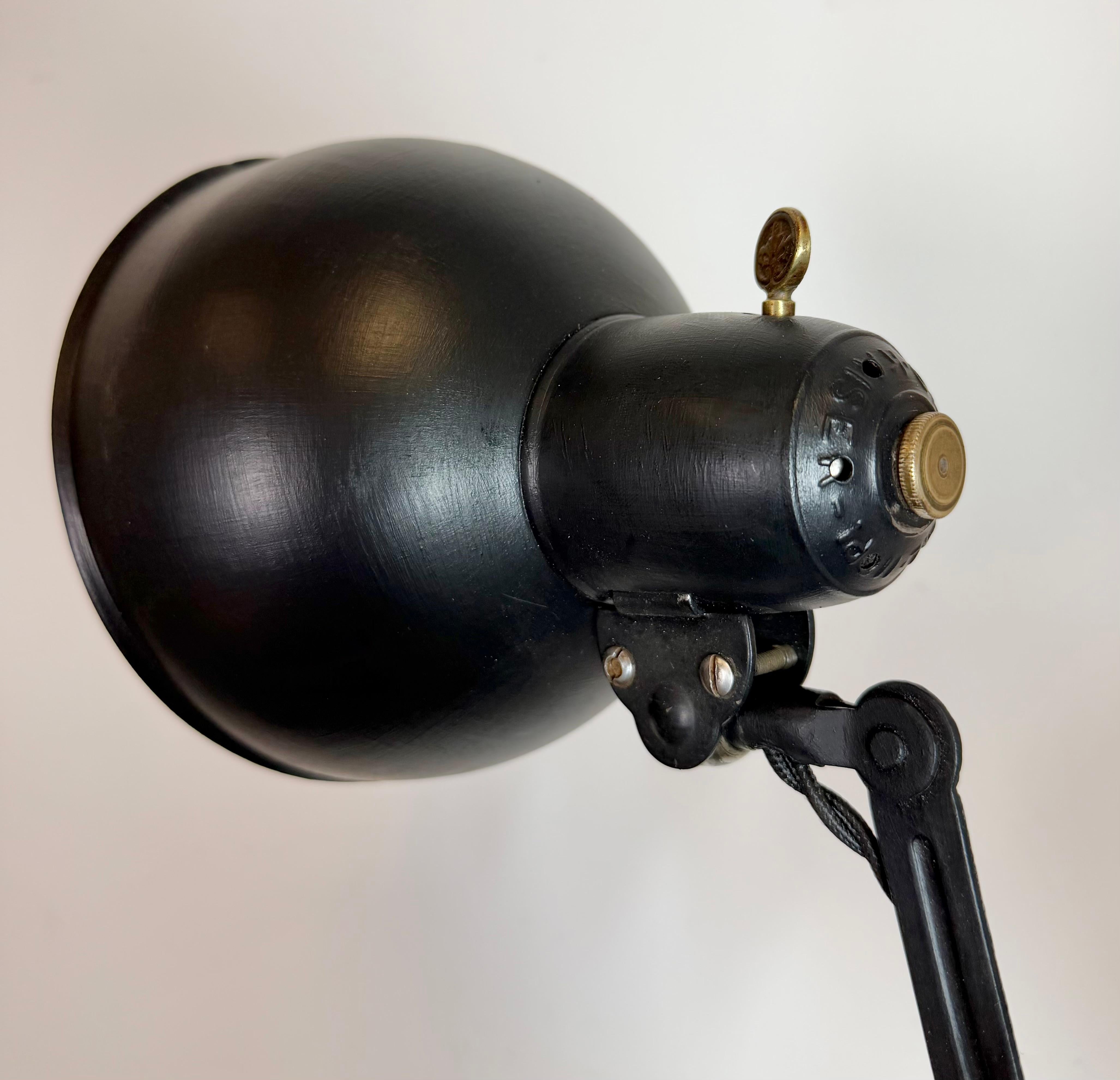 Lampe murale ciseau industrielle Bauhaus noire de Kaiser Idell, années 1930 en vente 2