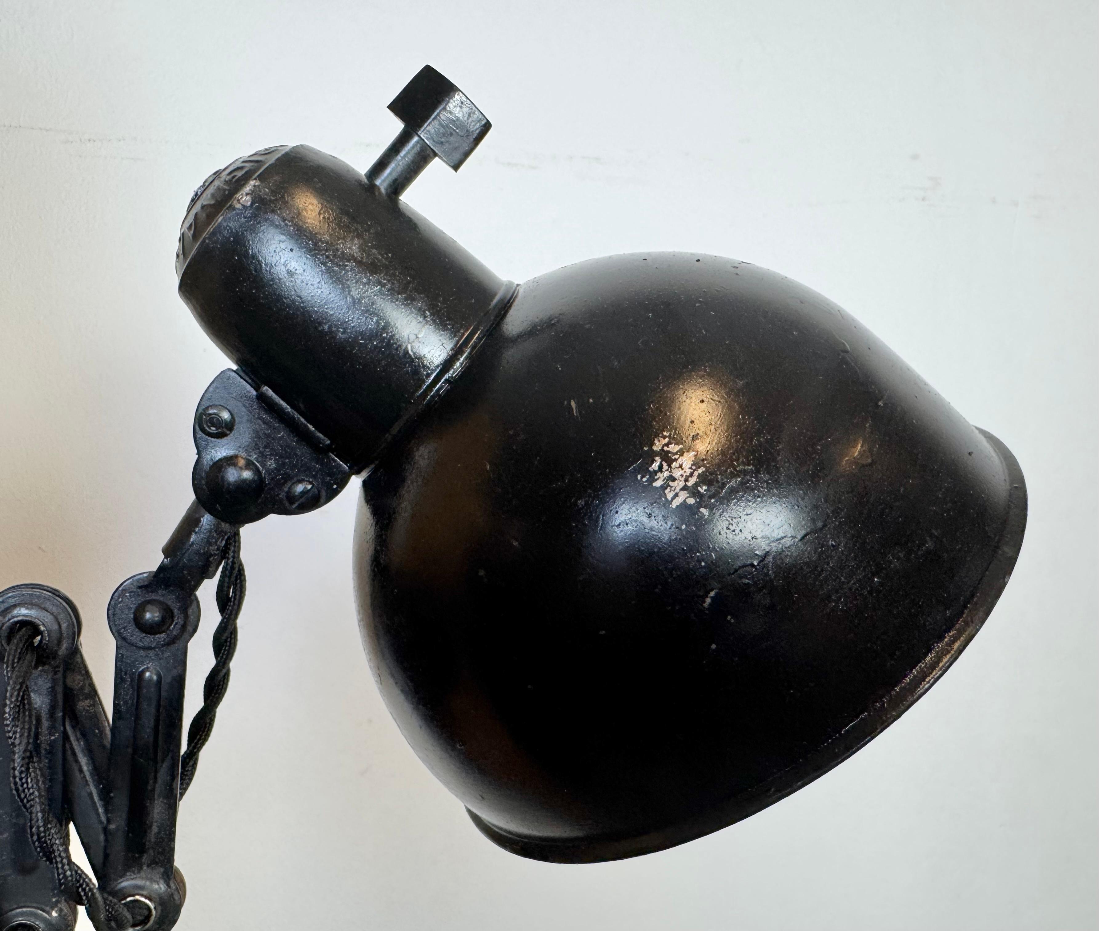 Lámpara de pared de tijera negra industrial Bauhaus de Kaiser Idell, años 30 en venta 3