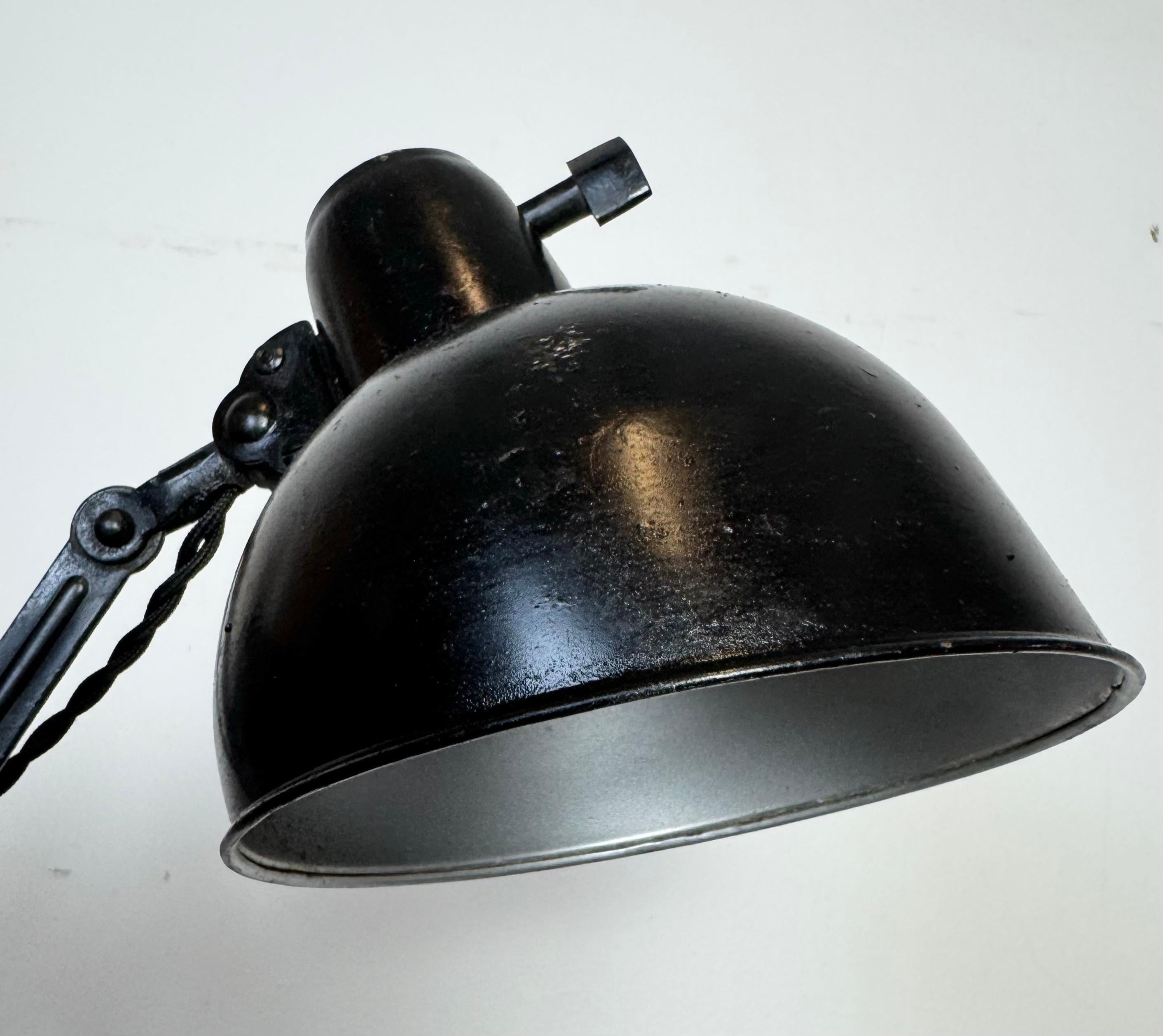 Lámpara de pared de tijera negra industrial Bauhaus de Kaiser Idell, años 30 en venta 11