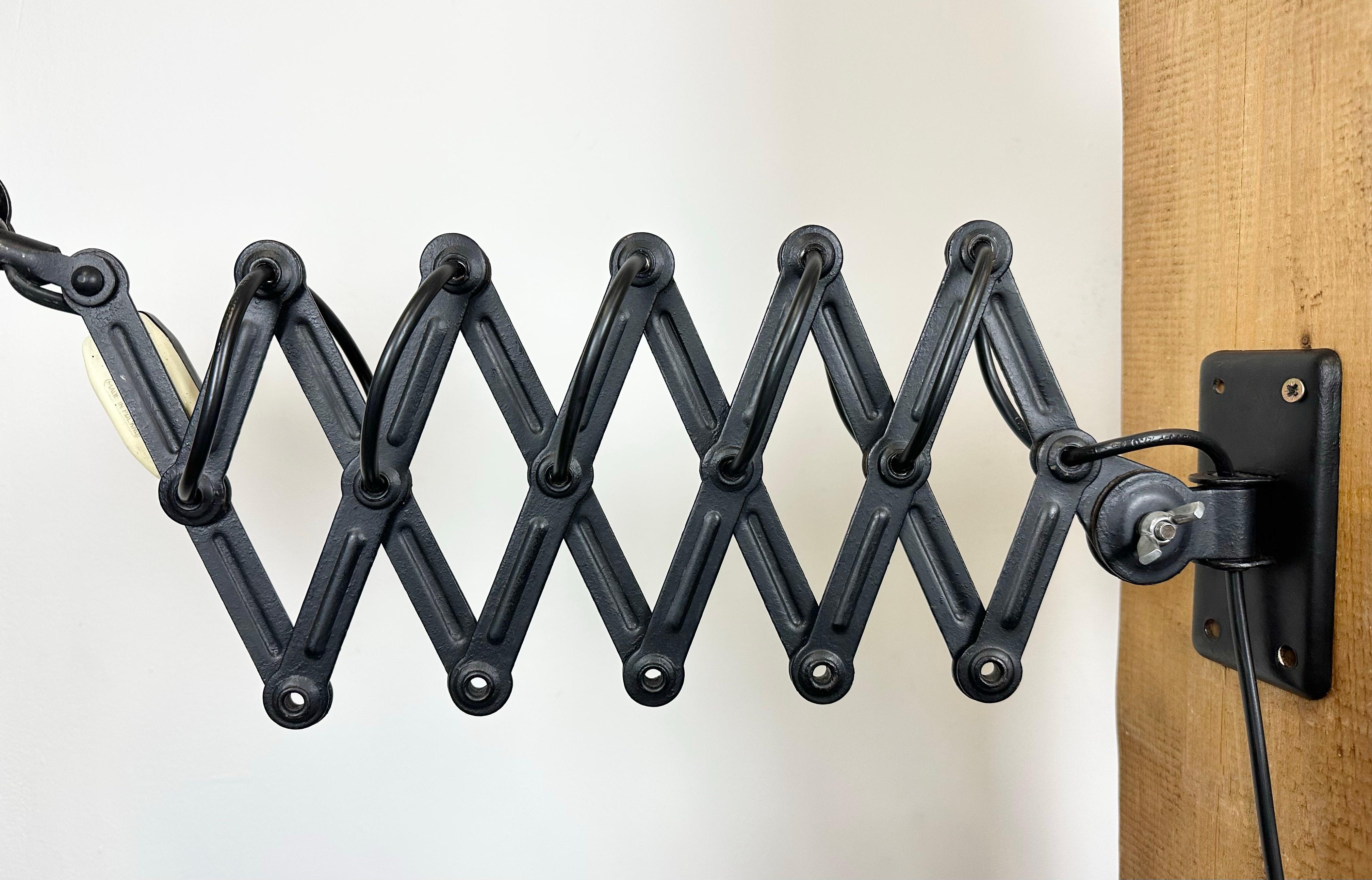 Black Industrial Bauhaus Scissor Wall Lamp from Kaiser Idell, 1930s In Good Condition In Kojetice, CZ