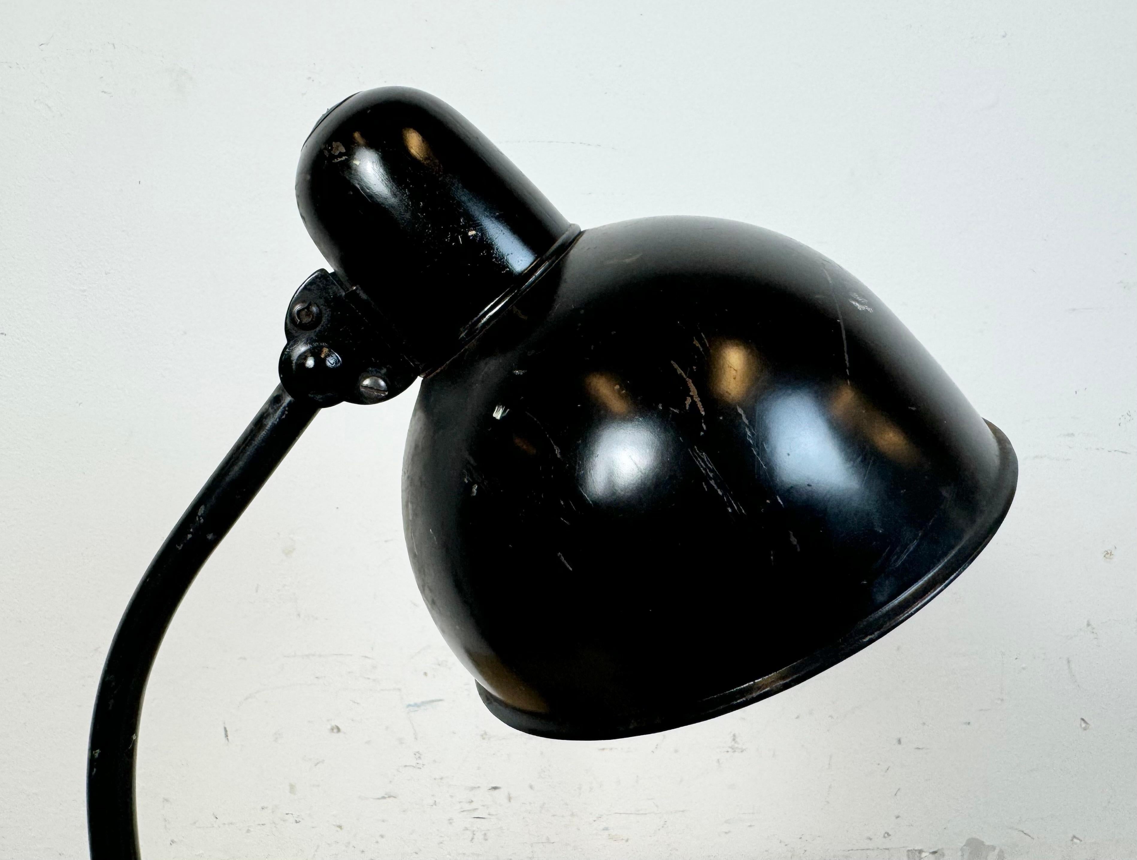 Lámpara de mesa industrial Bauhaus negra, años 30 en venta 4
