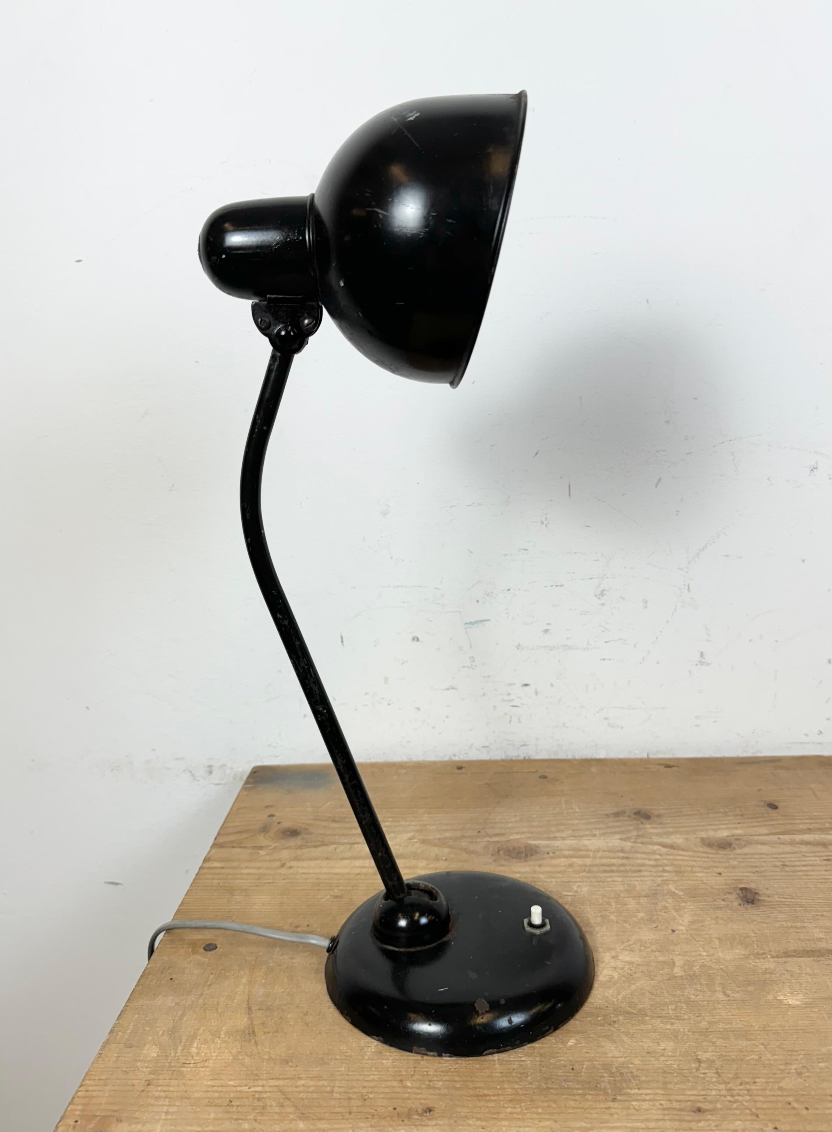 Lámpara de mesa industrial Bauhaus negra, años 30 en venta 6