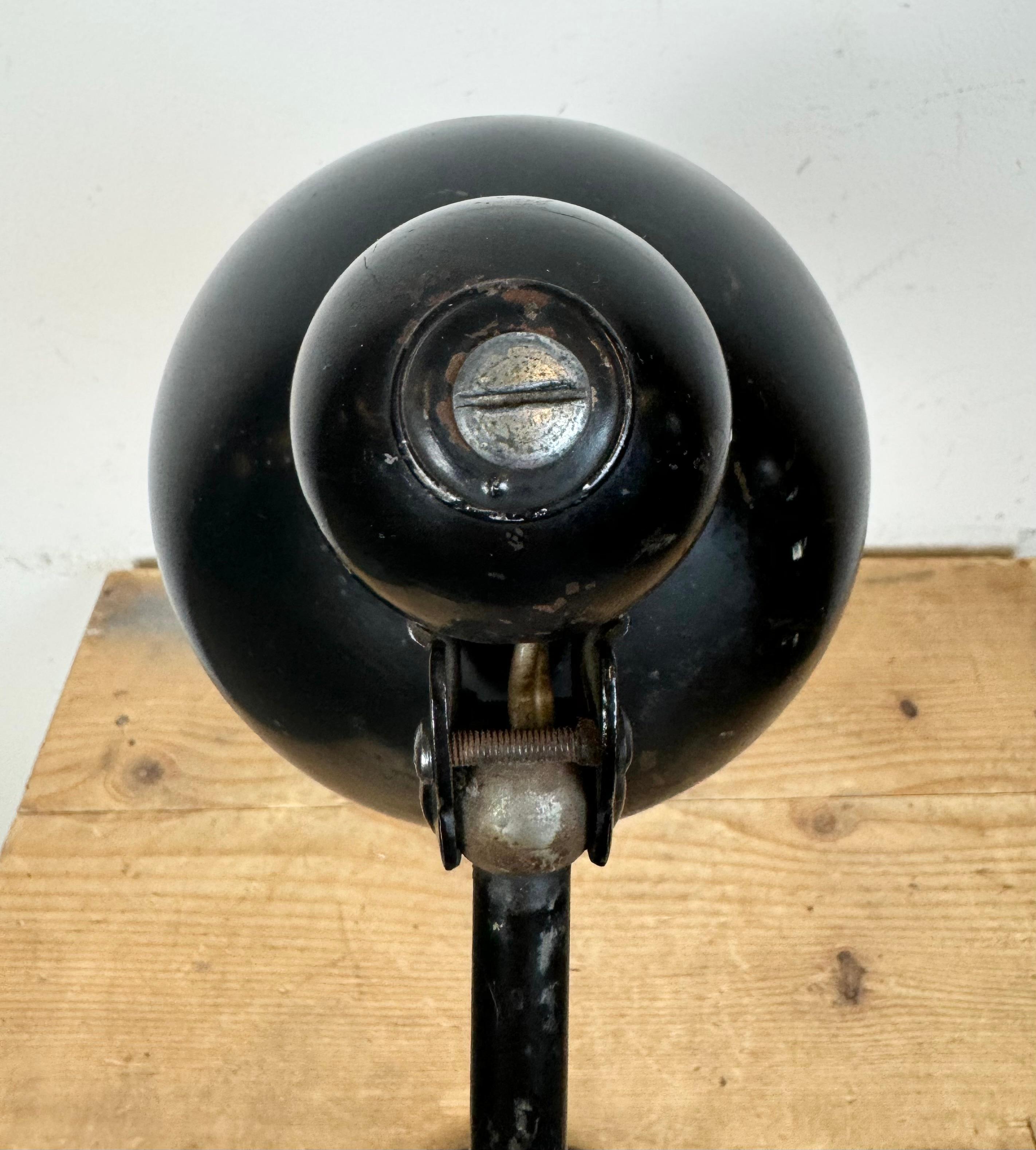 Lámpara de mesa industrial Bauhaus negra, años 30 en venta 7