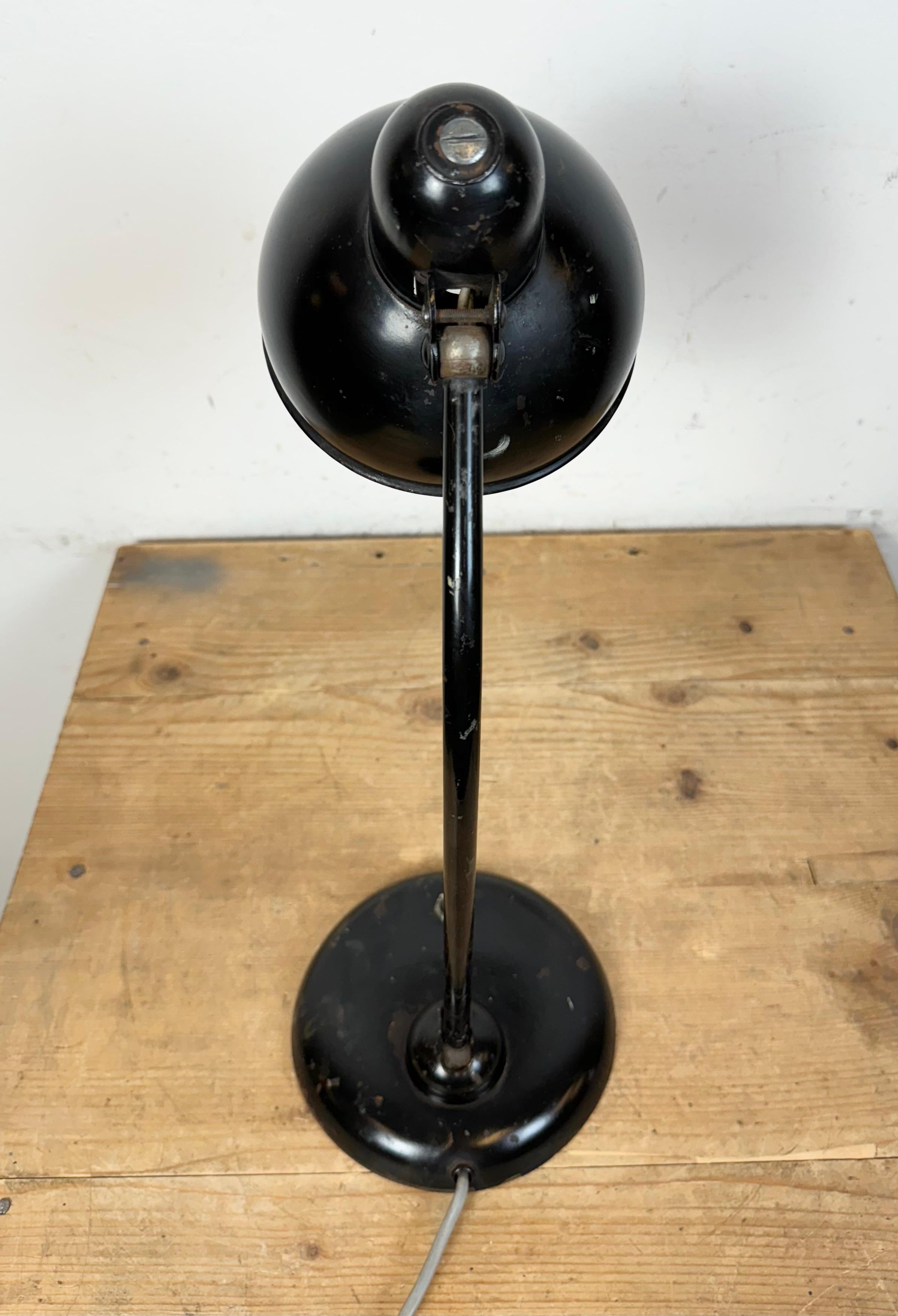 Lámpara de mesa industrial Bauhaus negra, años 30 en venta 8