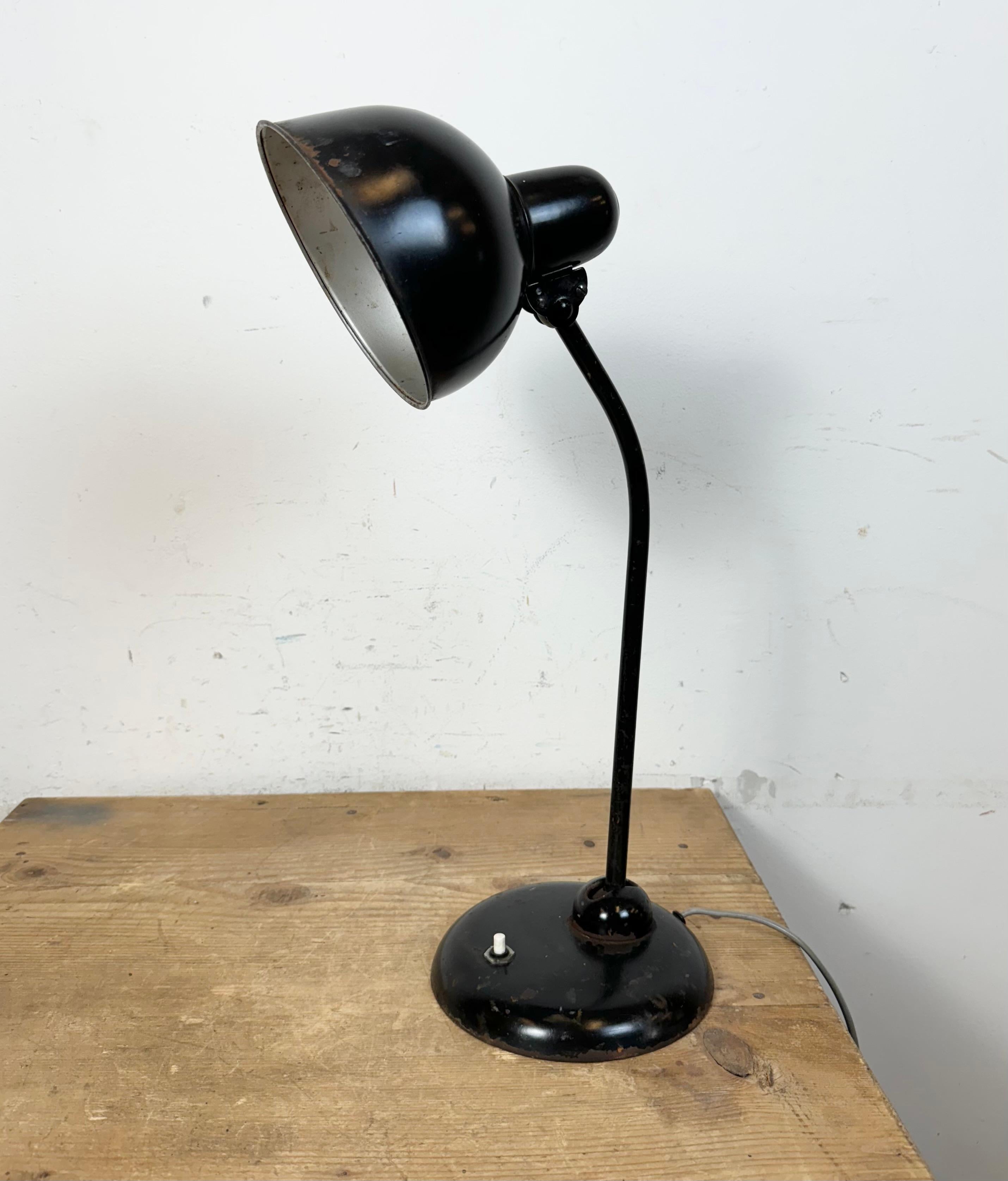 Lámpara de mesa industrial Bauhaus negra, años 30 siglo XX en venta