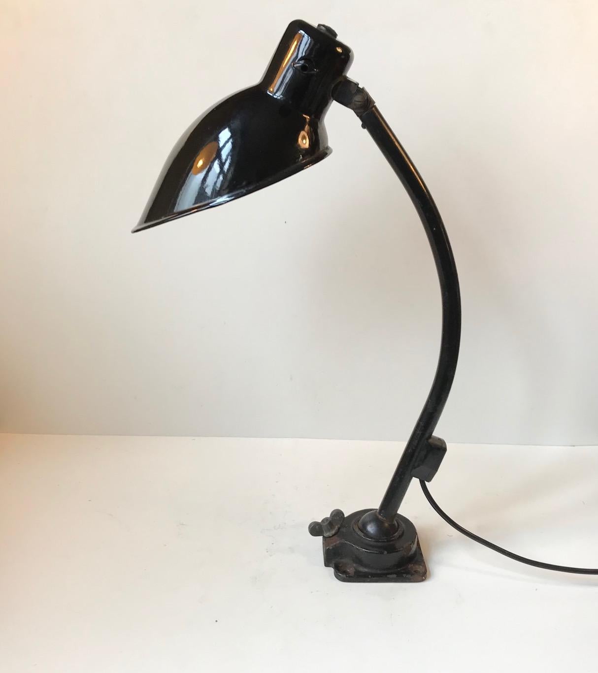 Allemand Lampe de bureau ou de style Bauhaus industriel noir par Marianne Brandt, Kandem, années 1930 en vente