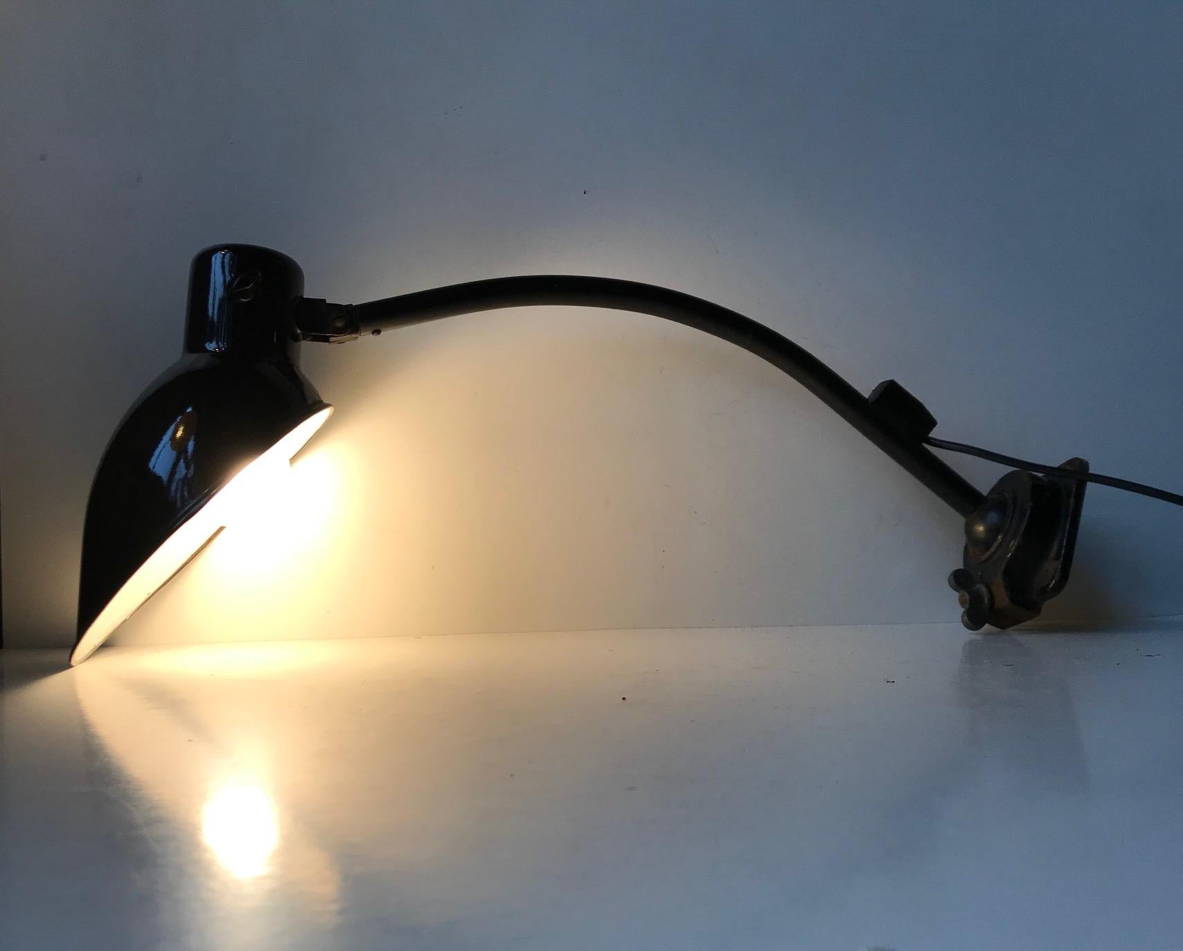 Metà XX secolo Lampada da tavolo o da parete industriale Bauhaus nera di Marianne Brandt, Kandem, anni '30 in vendita