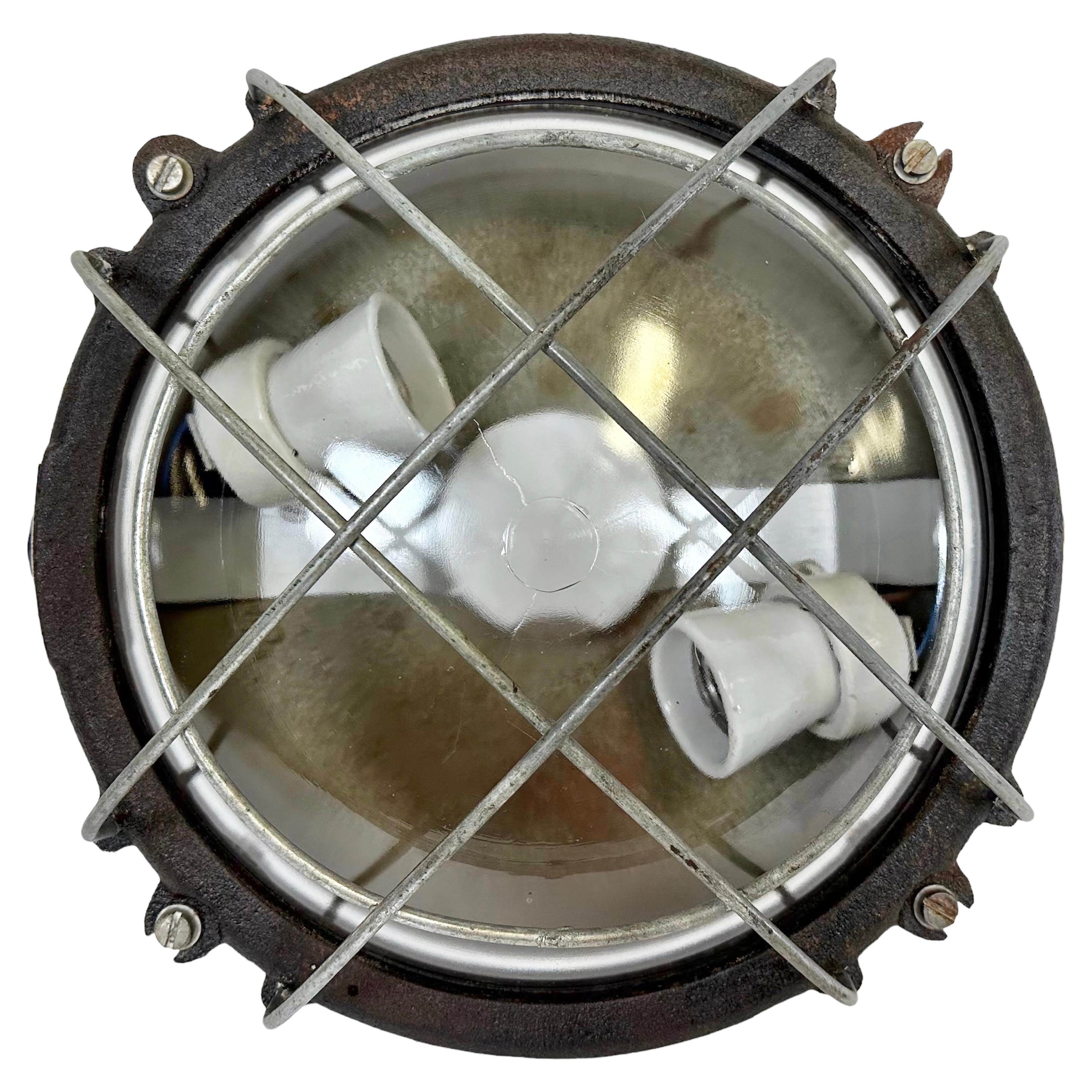 Applique ou plafonnier industriel en fonte noire de Elektrosvit, années 1960 en vente