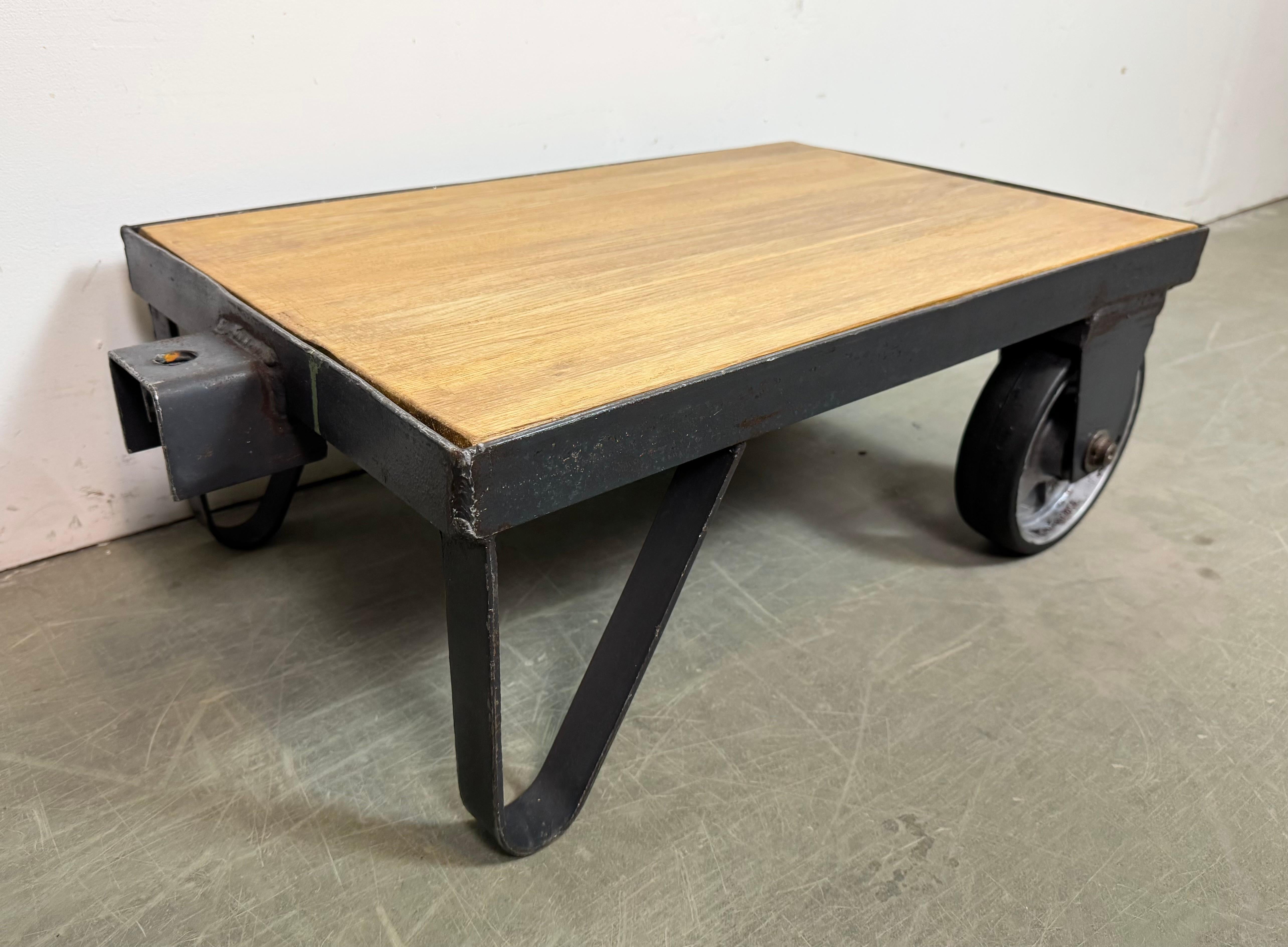 Black Industrial Coffee Table Cart, 1960s For Sale 2
