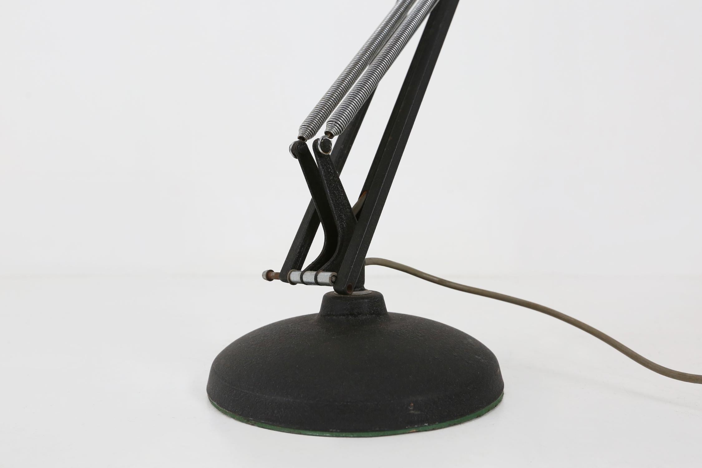 Schwarze Industrie-Schreibtischlampe 1930er Jahre (Metall) im Angebot