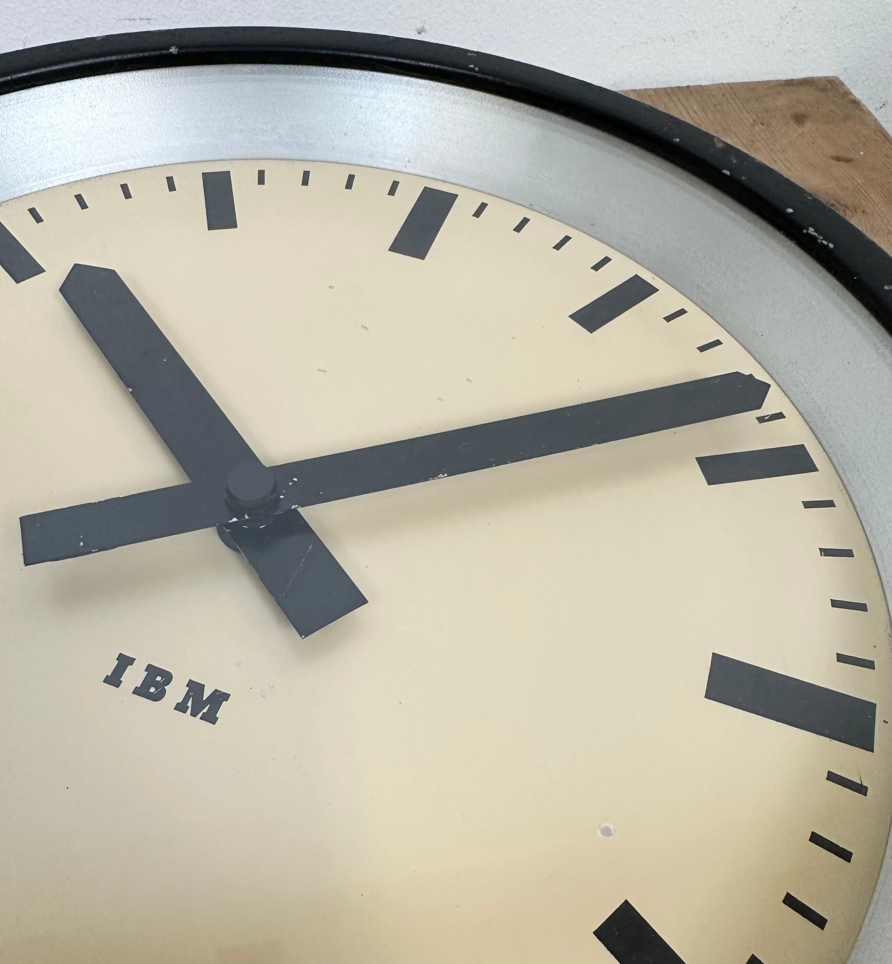 Horloge murale industrielle noire d'IBM, années 1950 en vente 7