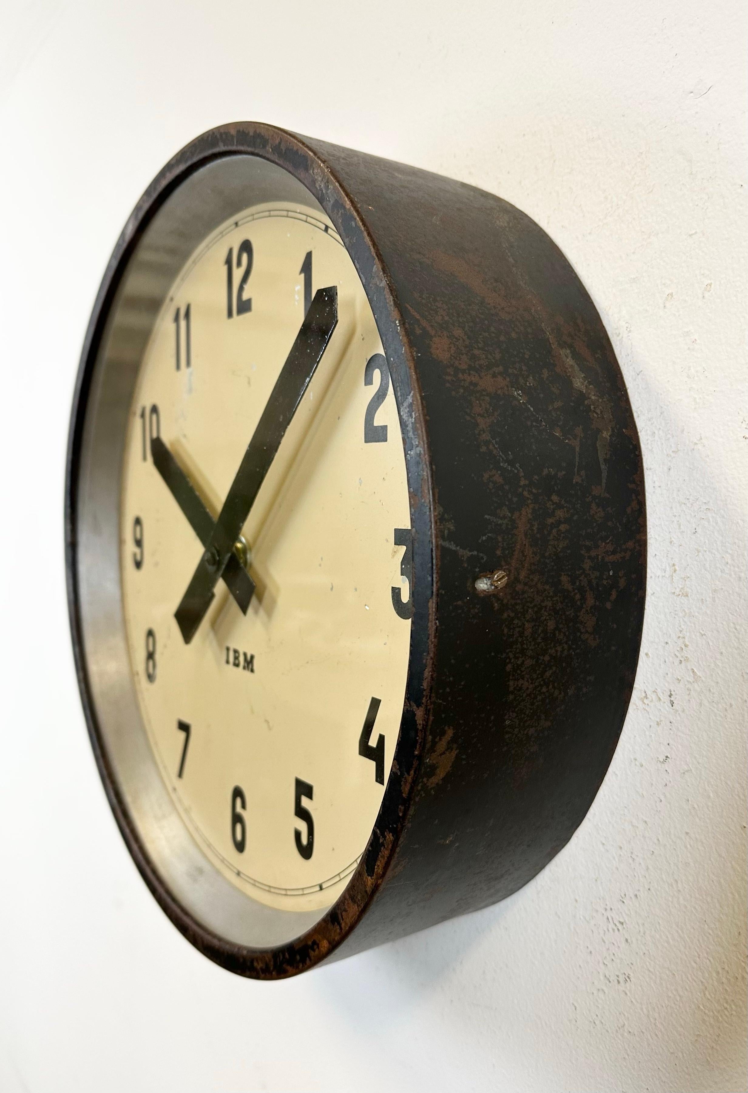 Black Industrial Factory Wall Clock from IBM, 1950s In Good Condition In Kojetice, CZ