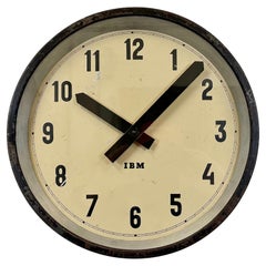 Horloge murale d'usine industrielle noire d'IBM, années 1950