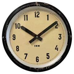 Horloge murale d'usine industrielle noire d'IBM, années 1950