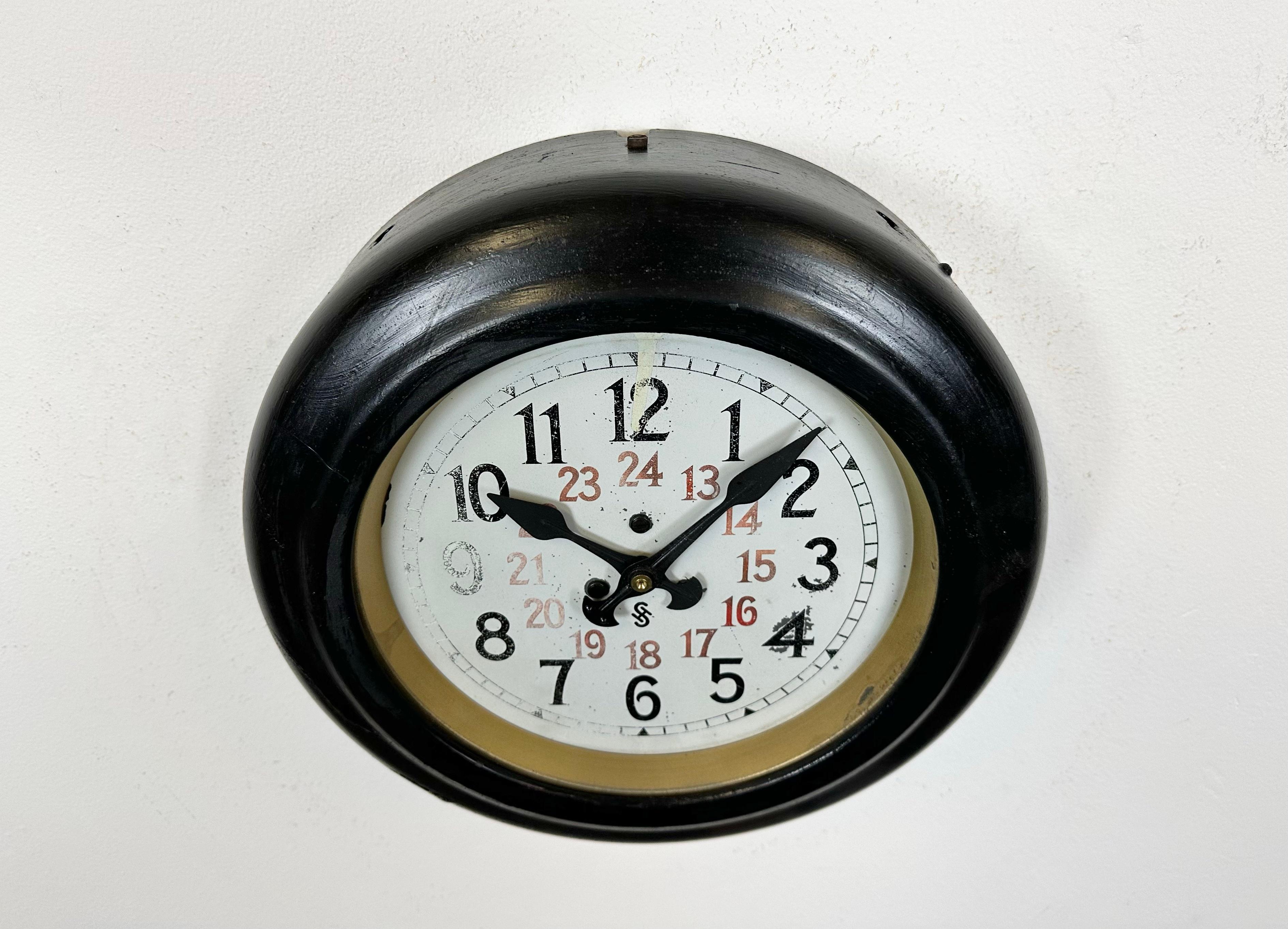 Black Industrial Factory Wall Clock from Siemens, 1930s In Good Condition For Sale In Kojetice, CZ