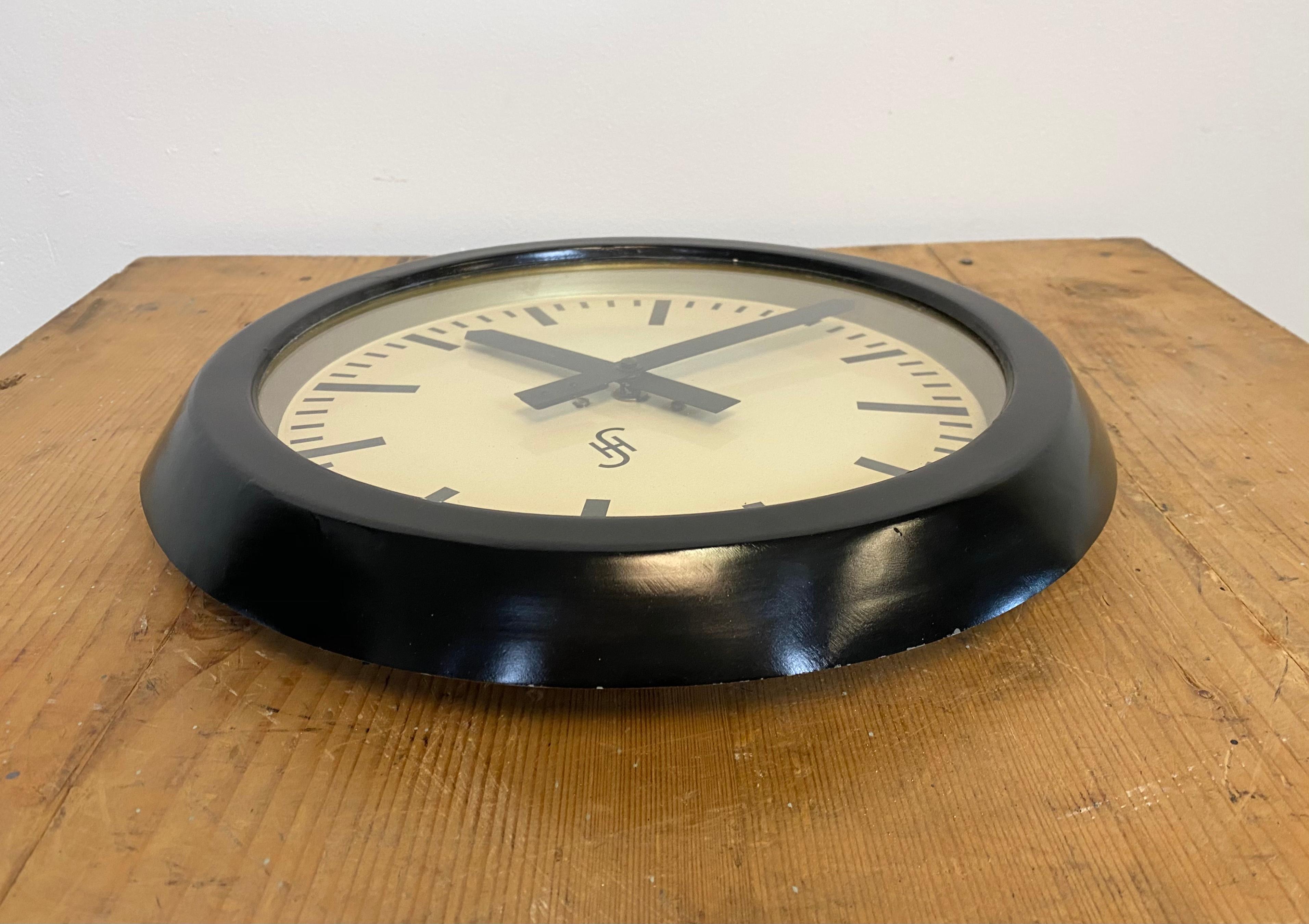 Black Industrial Factory Wall Clock from Siemens, 1950s In Good Condition In Kojetice, CZ