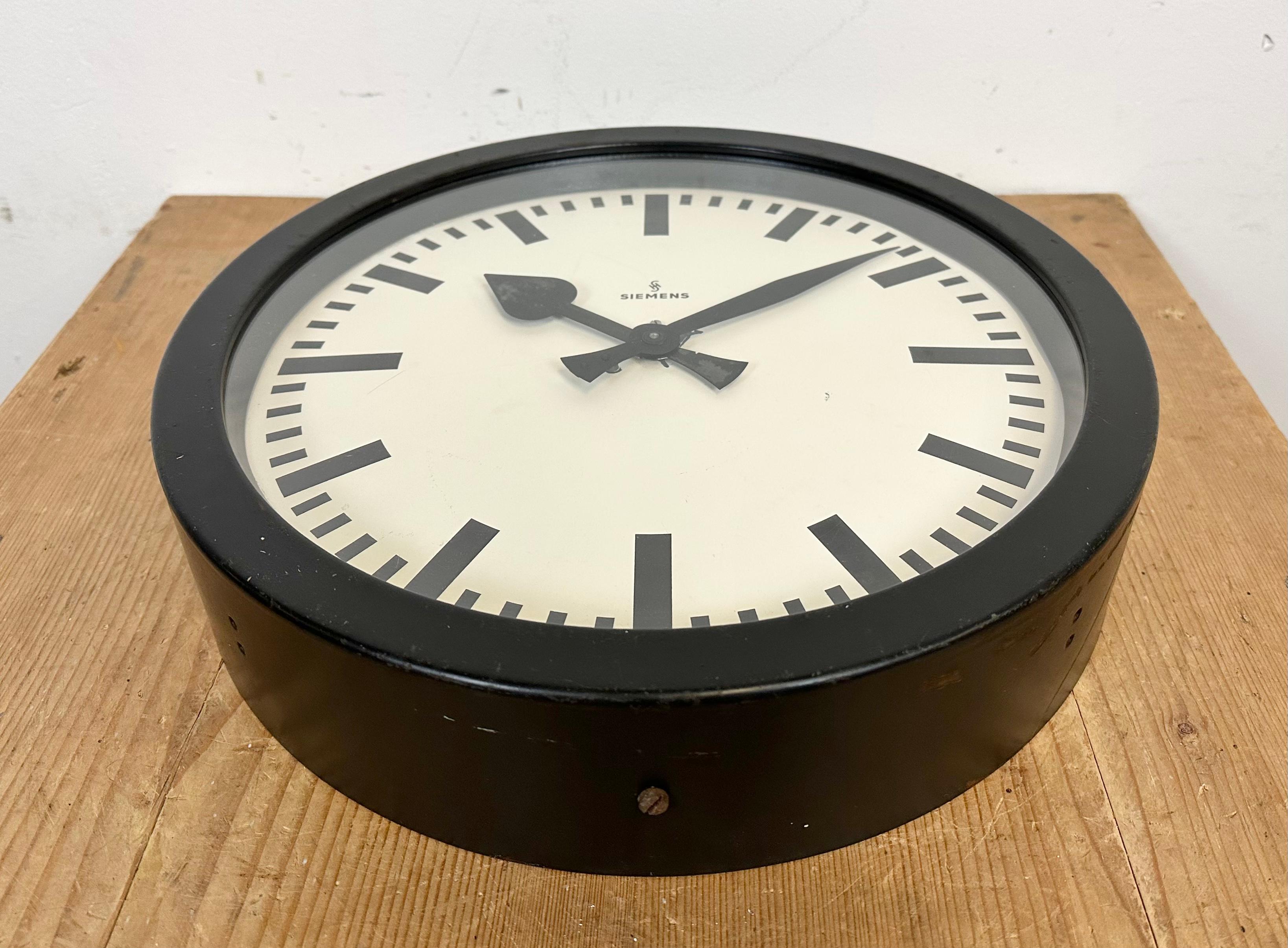 Black Industrial Factory Wall Clock from Siemens, 1950s For Sale 2