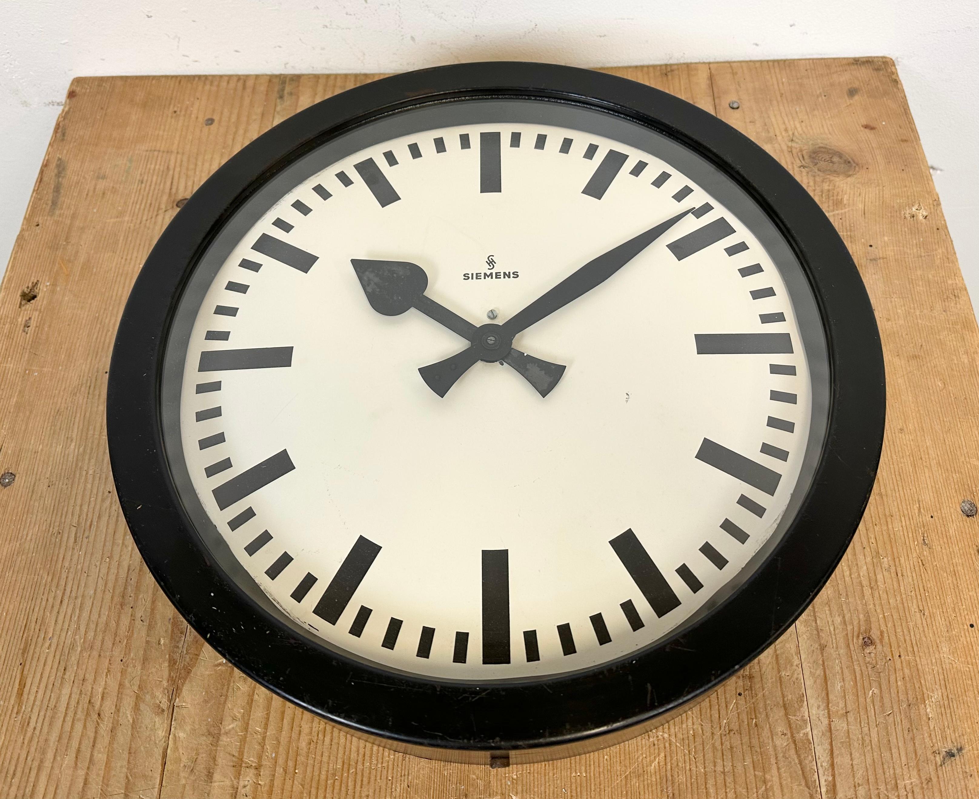 Black Industrial Factory Wall Clock from Siemens, 1950s For Sale 3