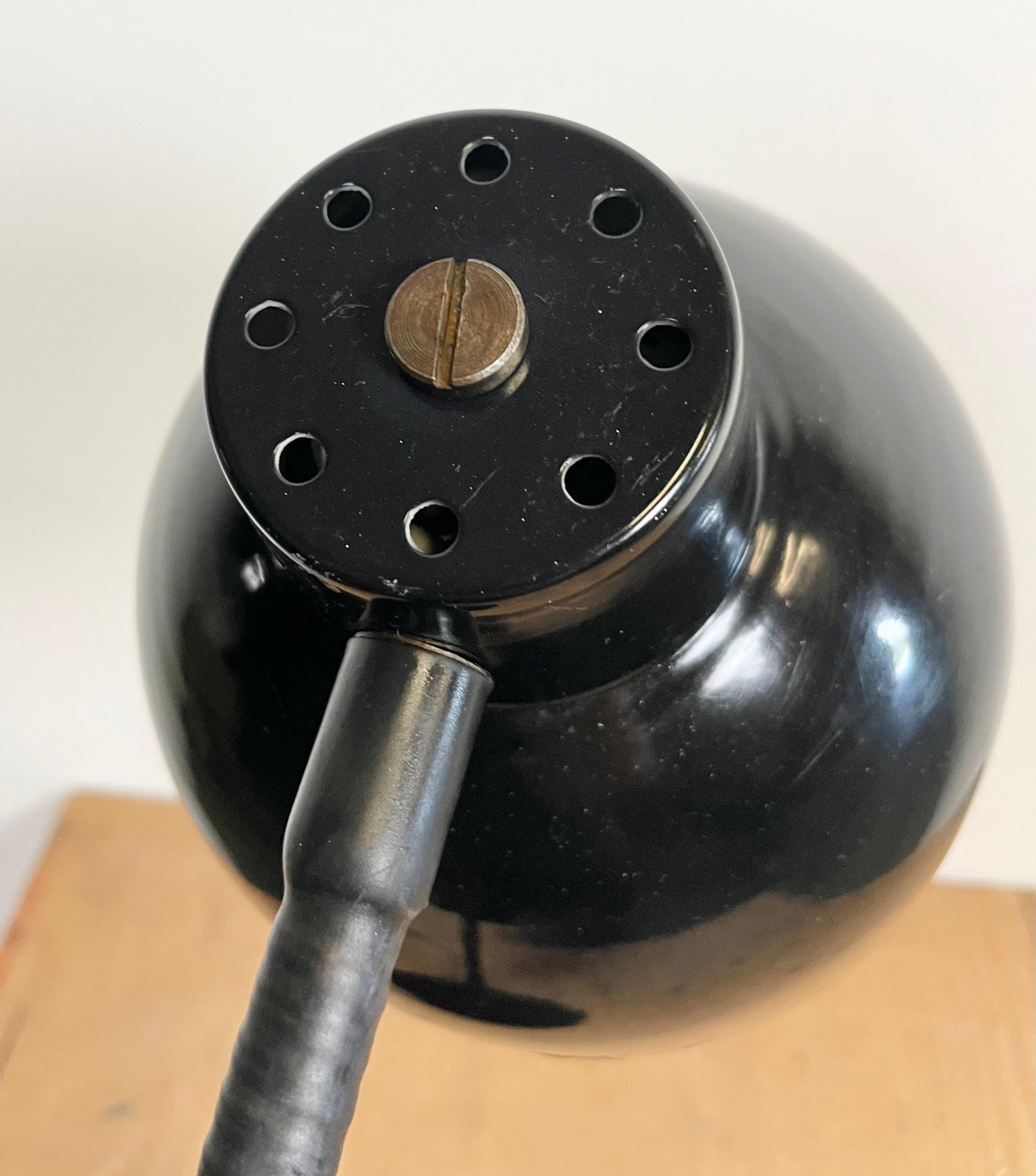 Lampe de table industrielle noire à col de cygne, années 1960 en vente 5