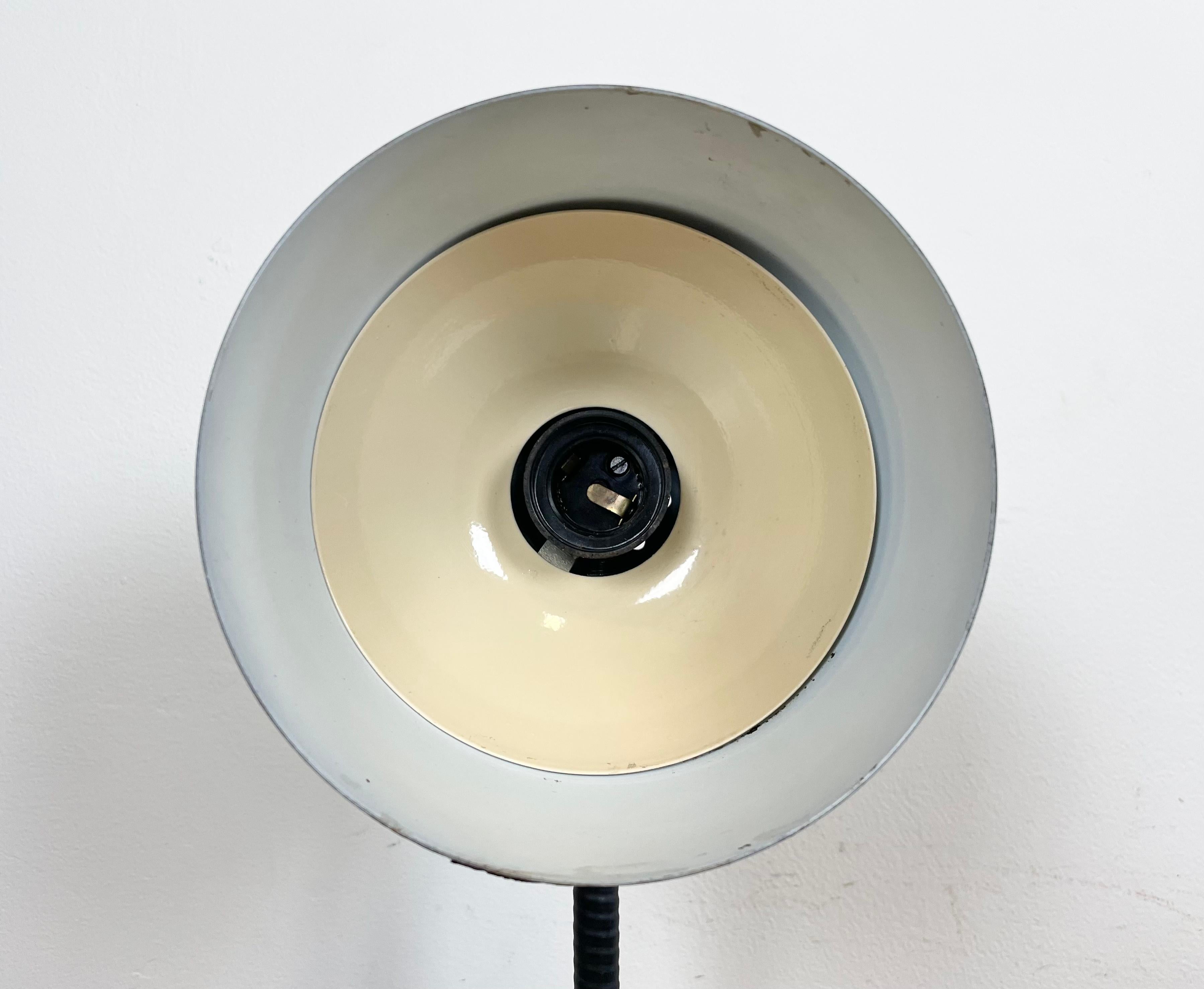 Lampe de table industrielle noire à col de cygne, années 1960 en vente 6