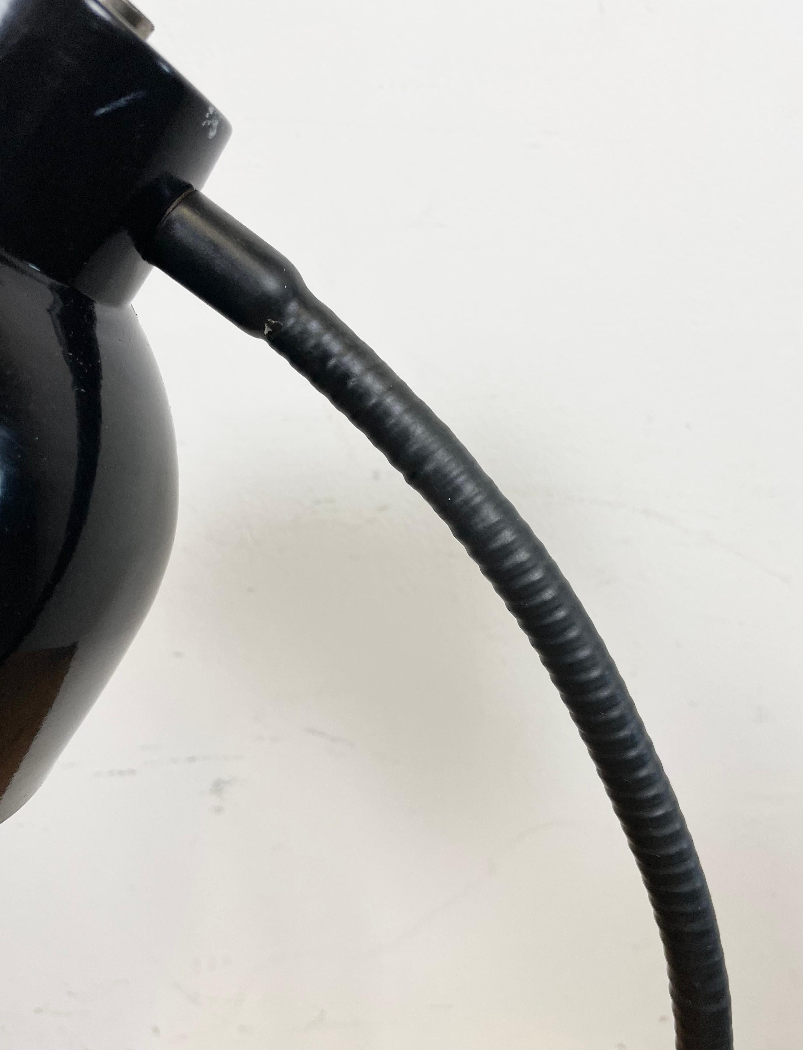 Fer Lampe de table industrielle noire à col de cygne, années 1960 en vente