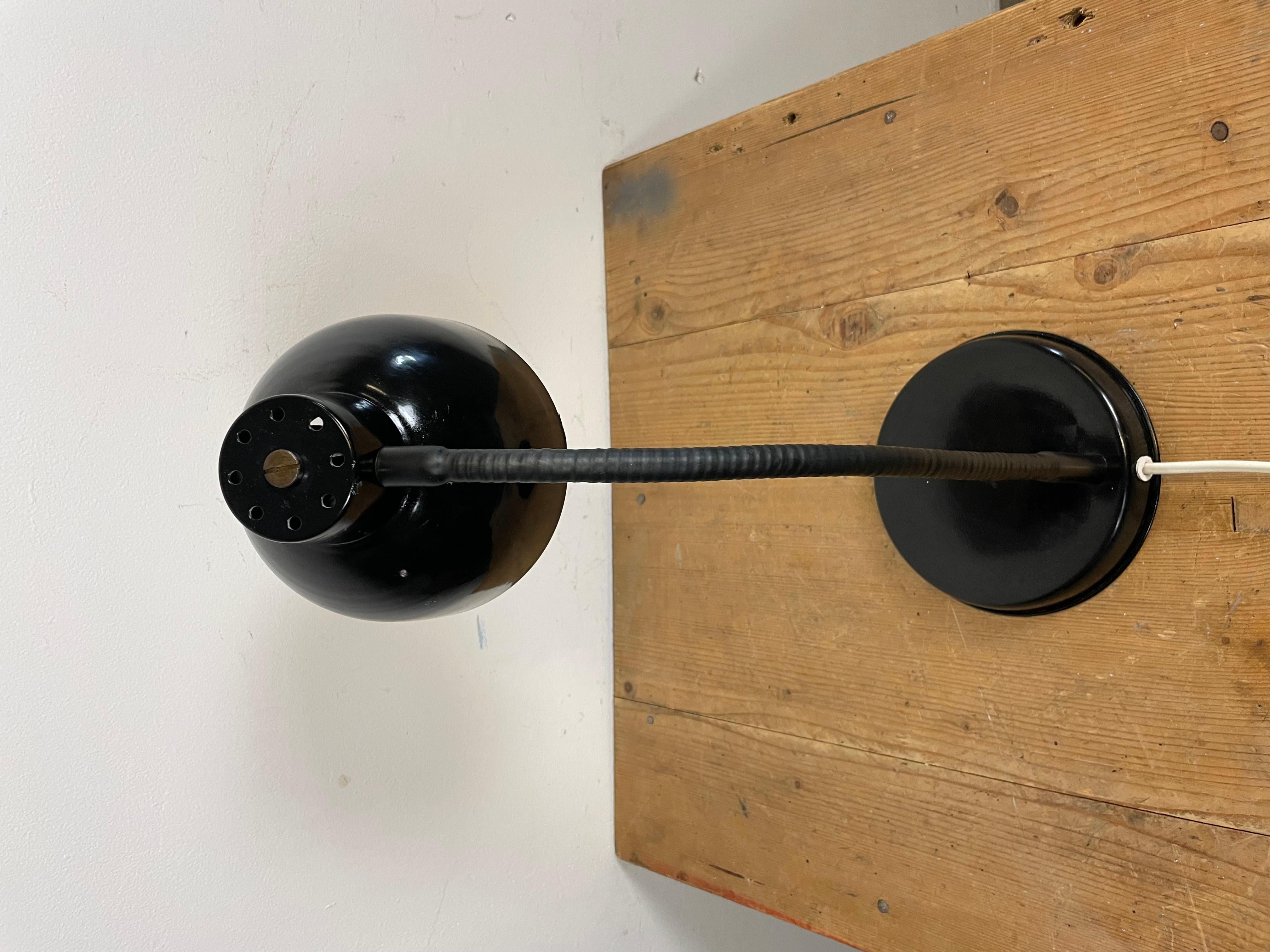 Lampe de table industrielle noire à col de cygne, années 1960 en vente 2