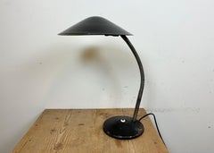 Lampe de bureau à col de cygne industriel noire d'installa, années 1960