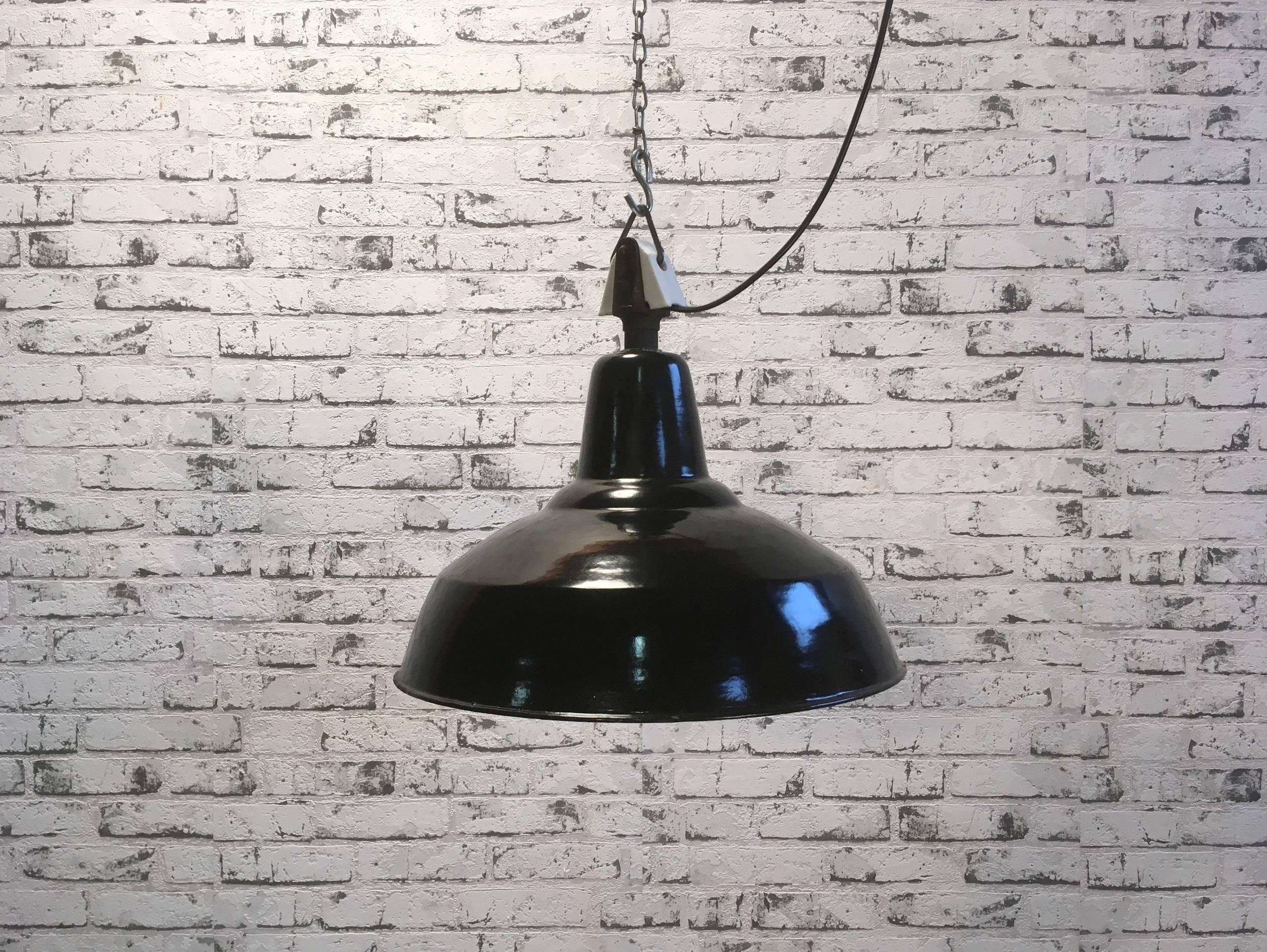 Industrial pendant lamp with a black enamel metal shade, circa 1950.White interior. Porcelain top.