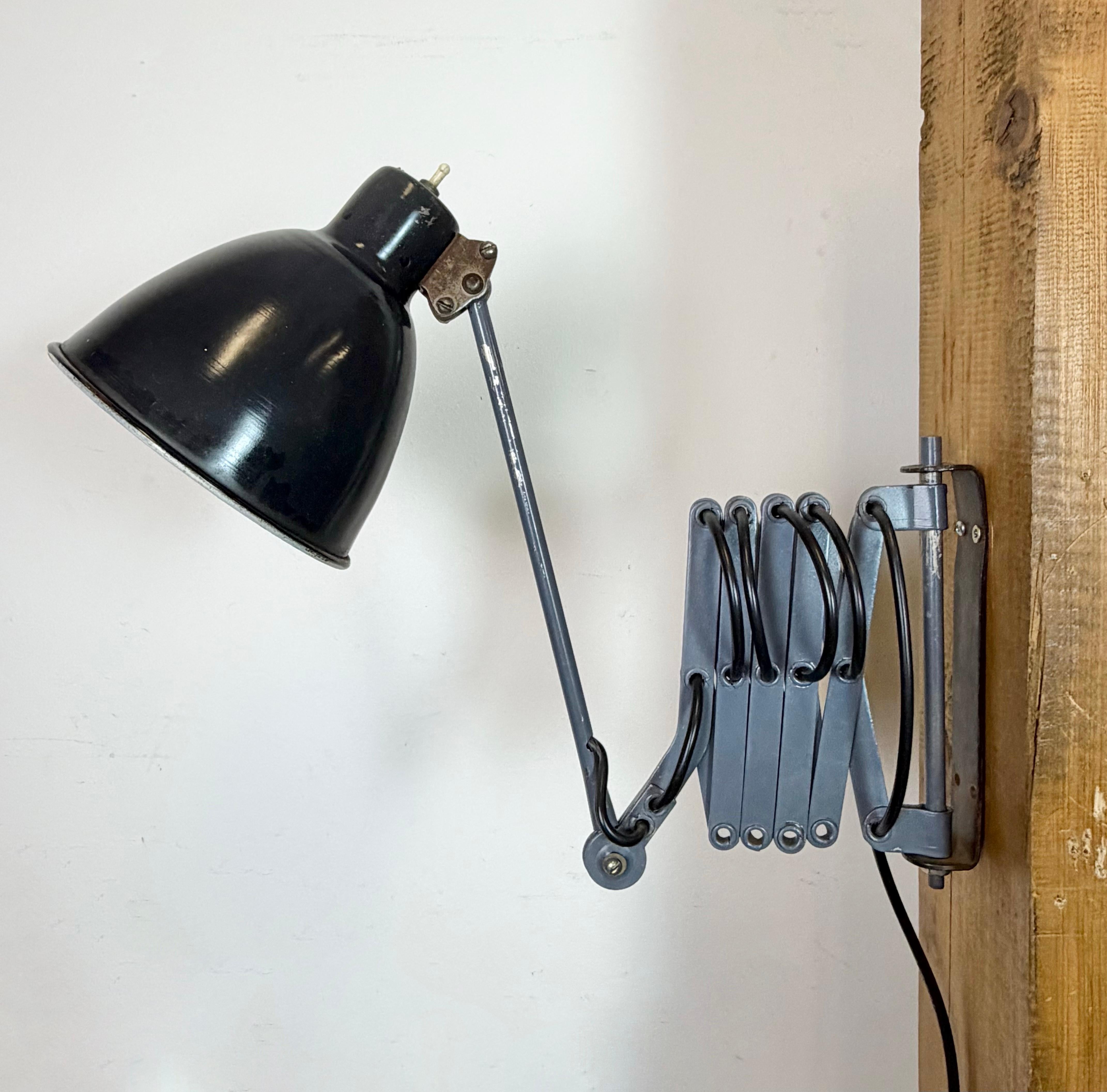 Black Industrial Soviet Scissor Wall Lamp, 1960s en venta 5