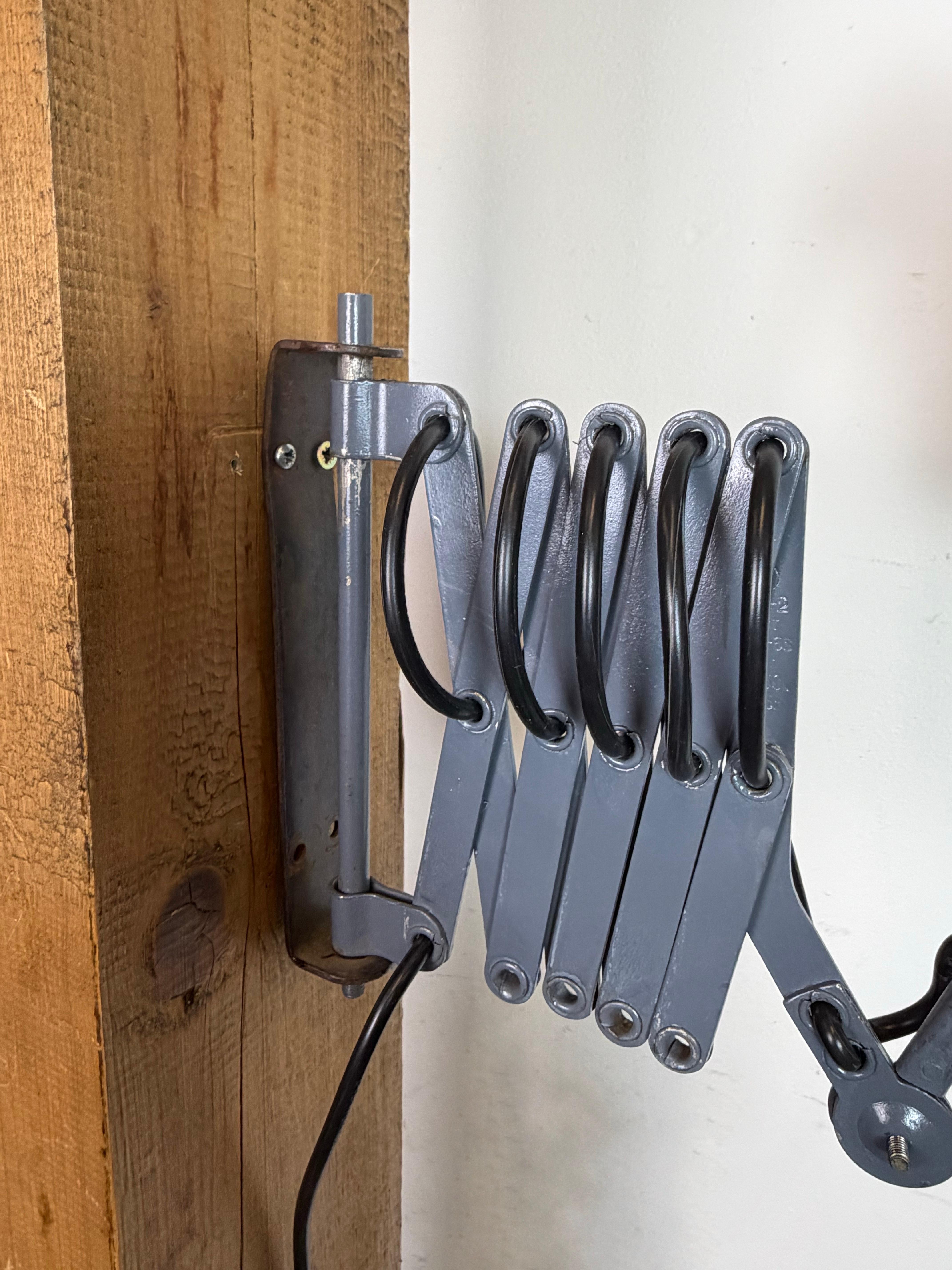 Black Industrial Soviet Scissor Wall Lamp, 1960s en venta 6