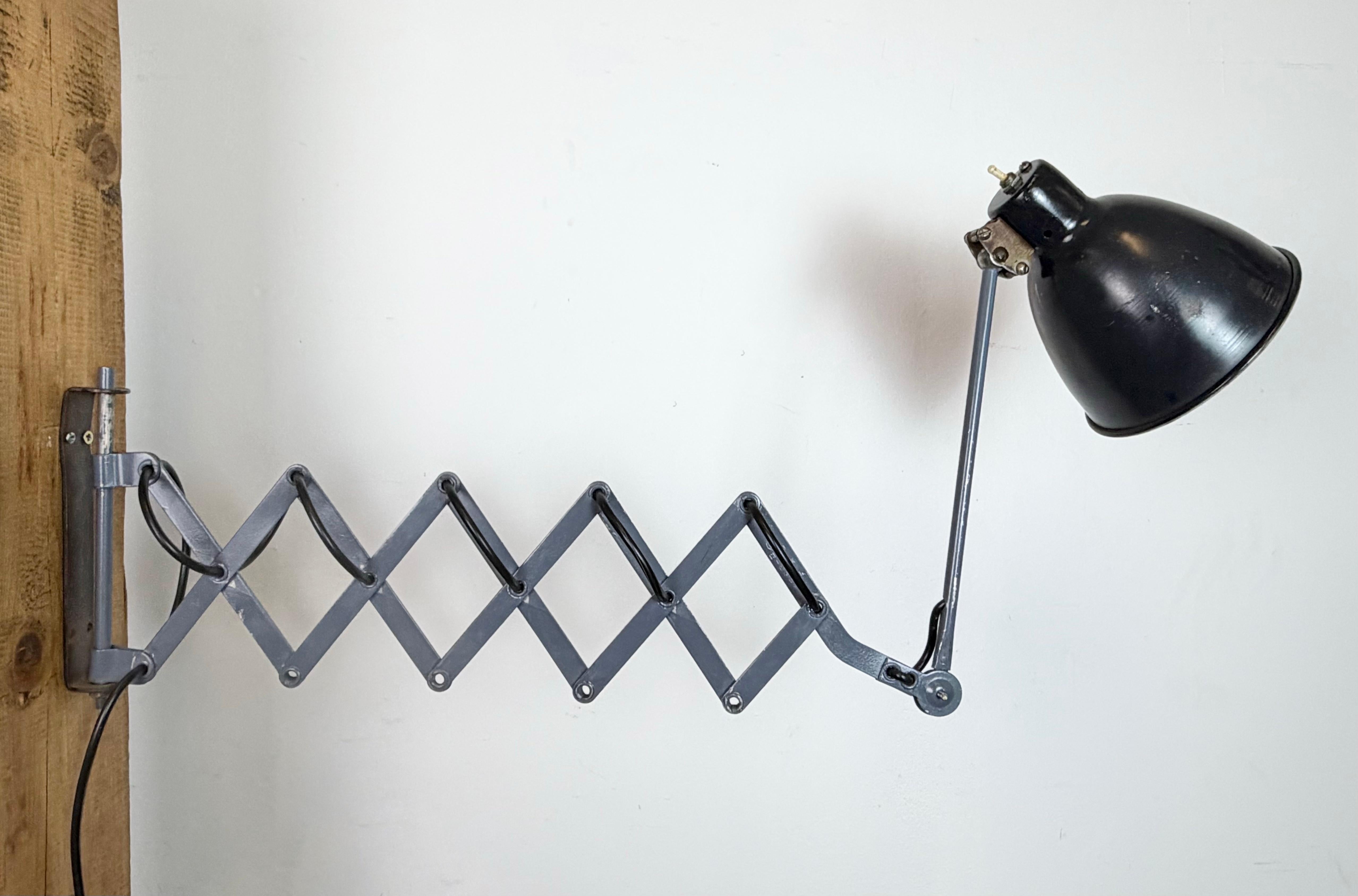 Black Industrial Soviet Scissor Wall Lamp, 1960s en venta 7