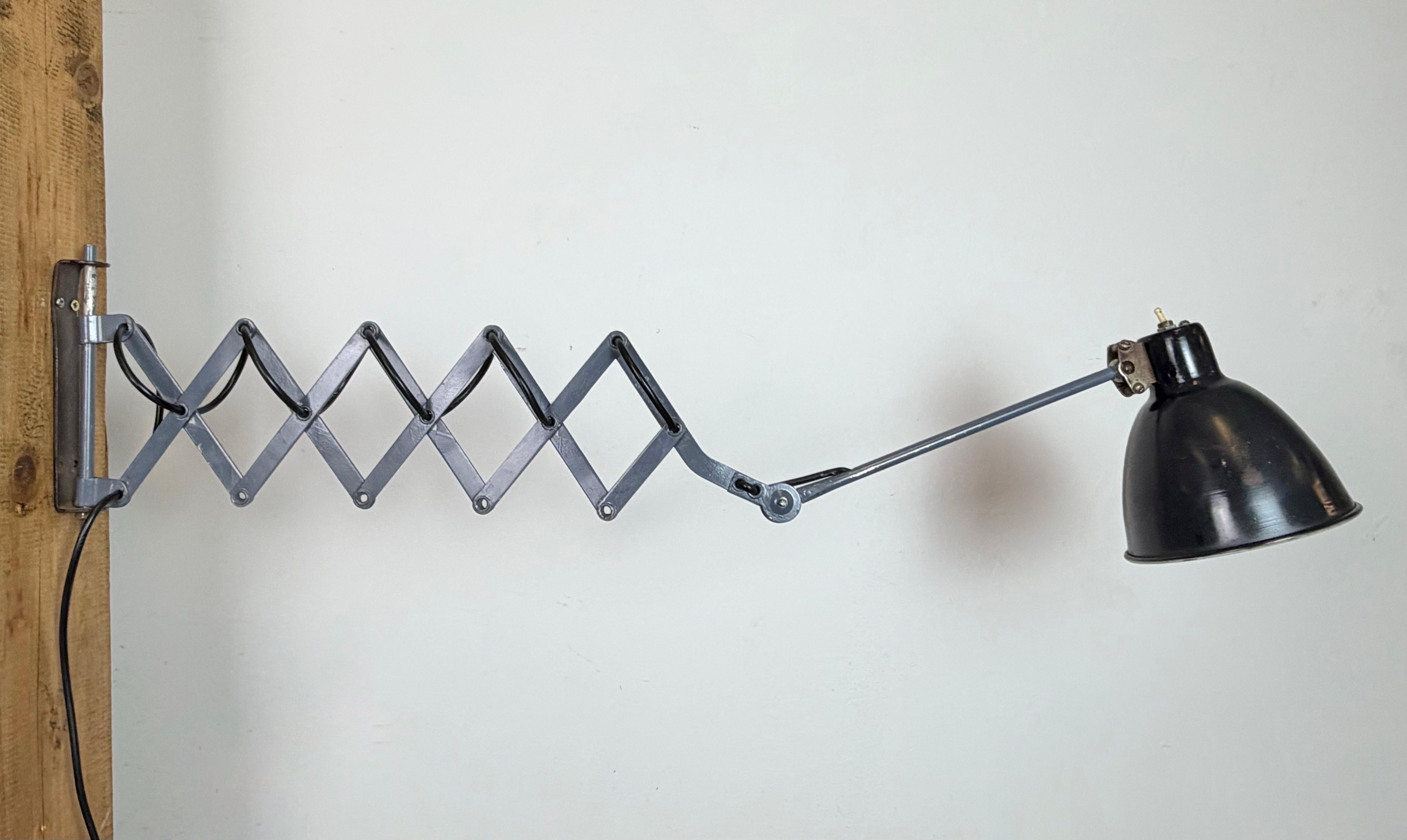 Black Industrial Soviet Scissor Wall Lamp, 1960s en venta 9
