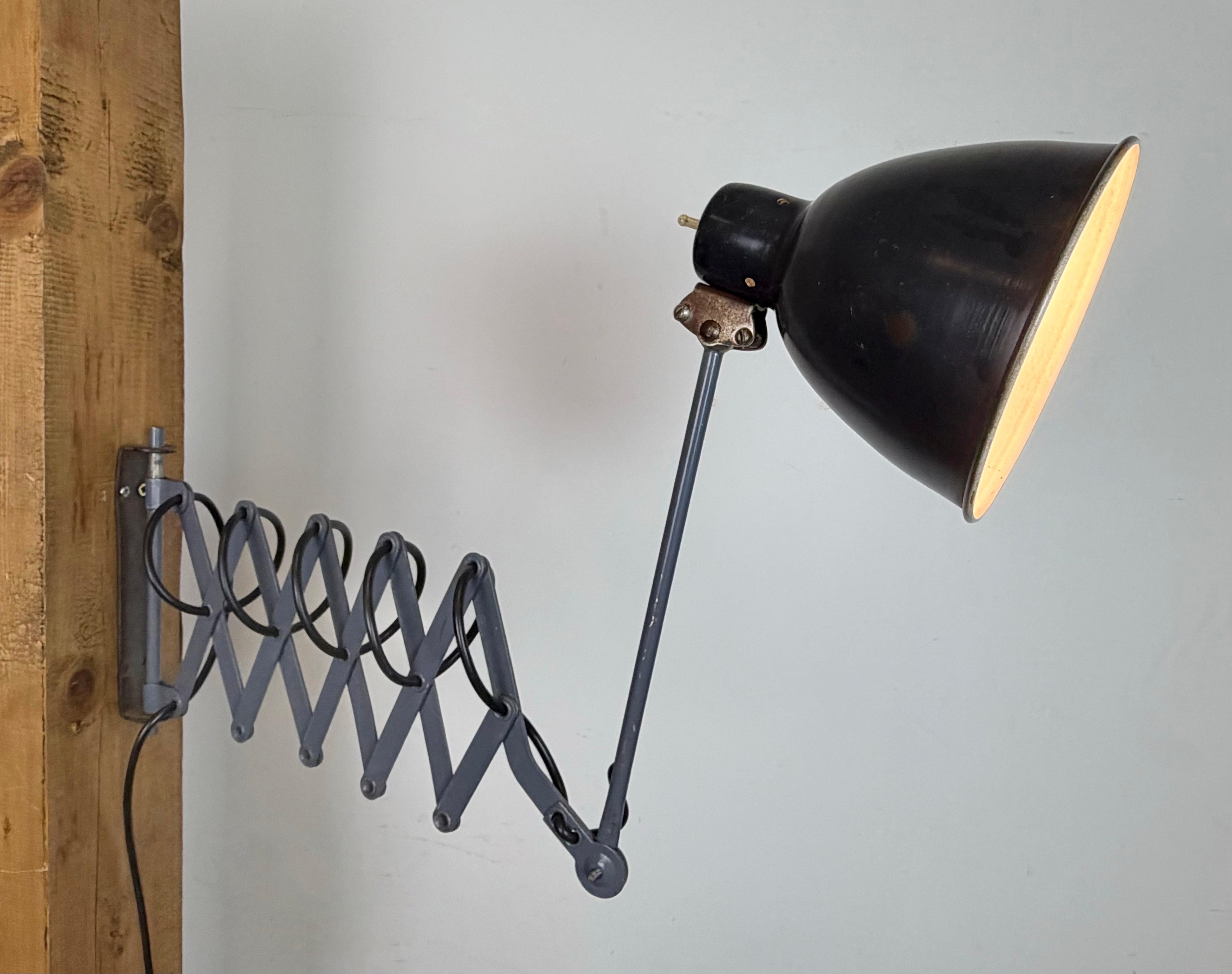 Black Industrial Soviet Scissor Wall Lamp, 1960s en venta 10