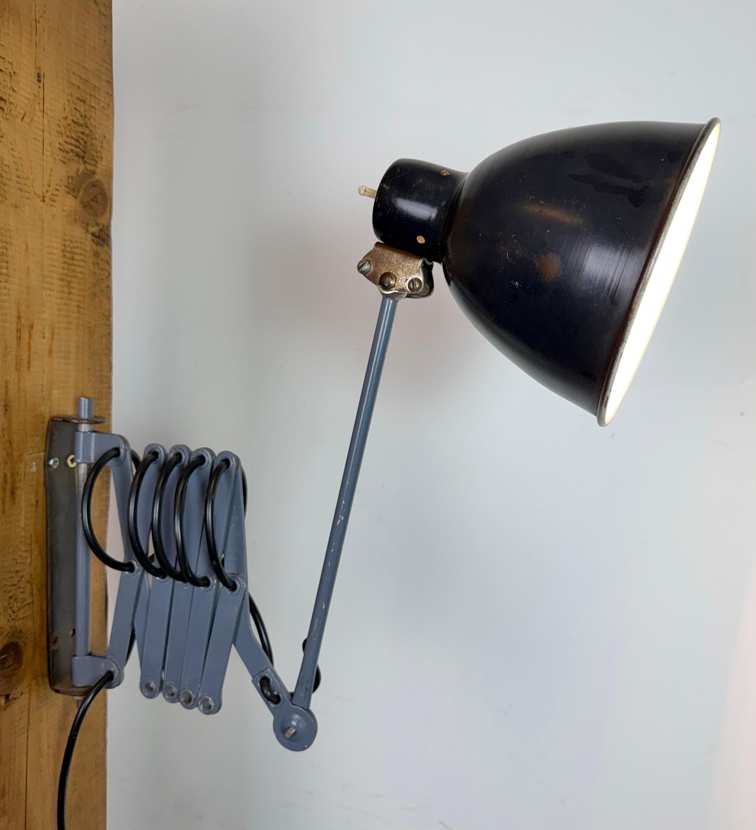 Black Industrial Soviet Scissor Wall Lamp, 1960s en venta 11