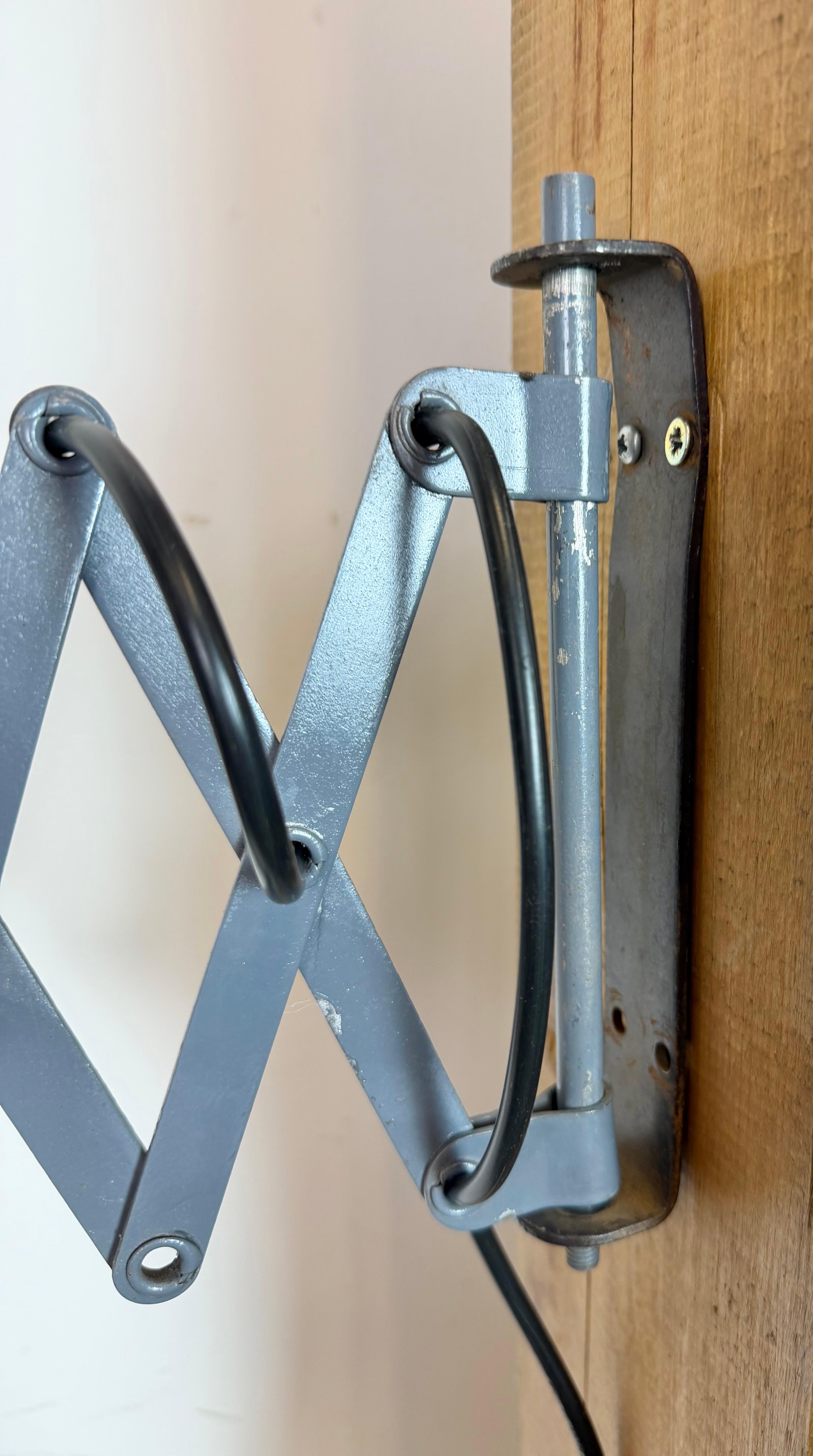 Black Industrial Soviet Scissor Wall Lamp, 1960s en Bueno estado para la venta en Kojetice, CZ