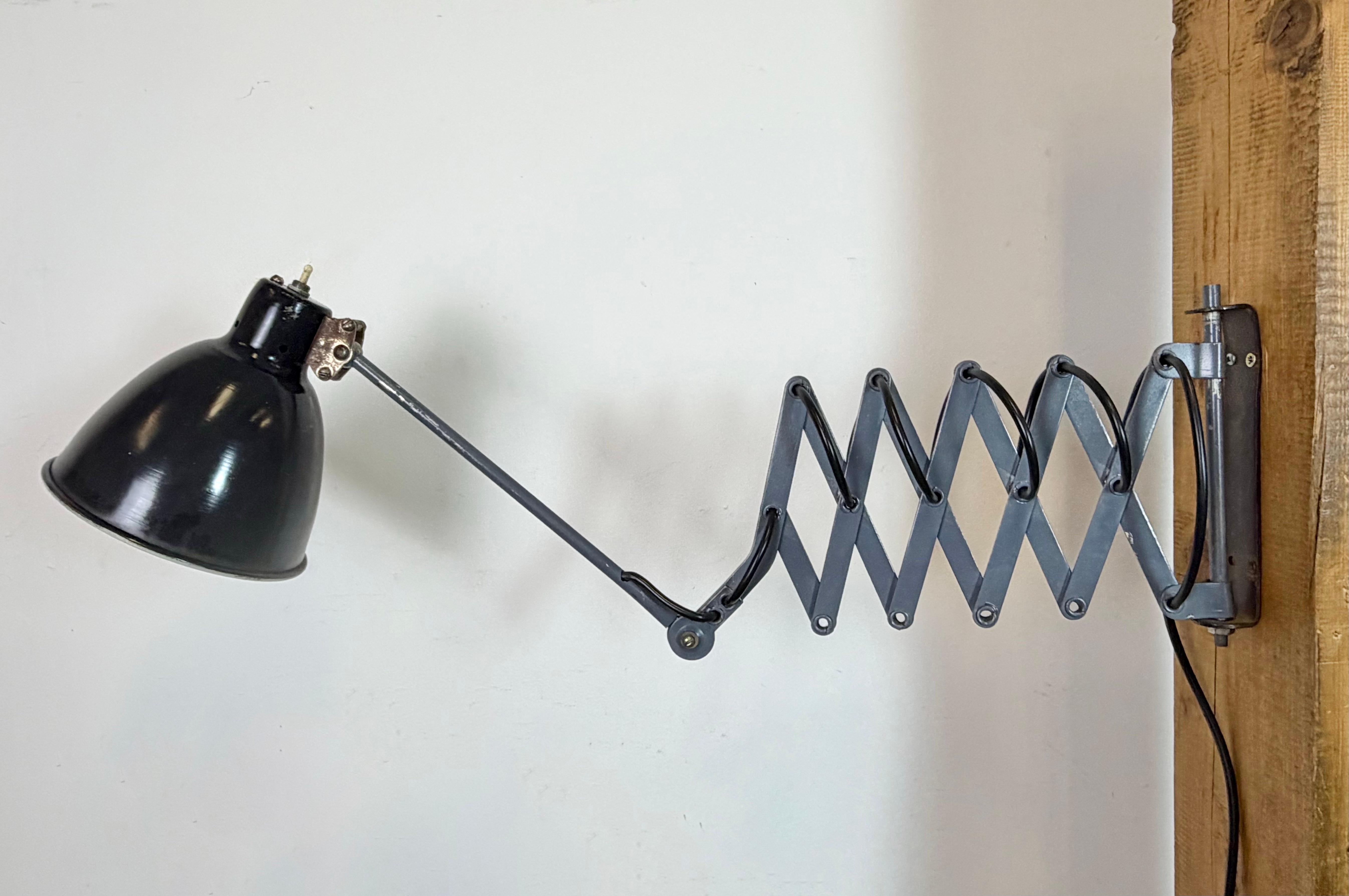 Black Industrial Soviet Scissor Wall Lamp, 1960s en venta 2