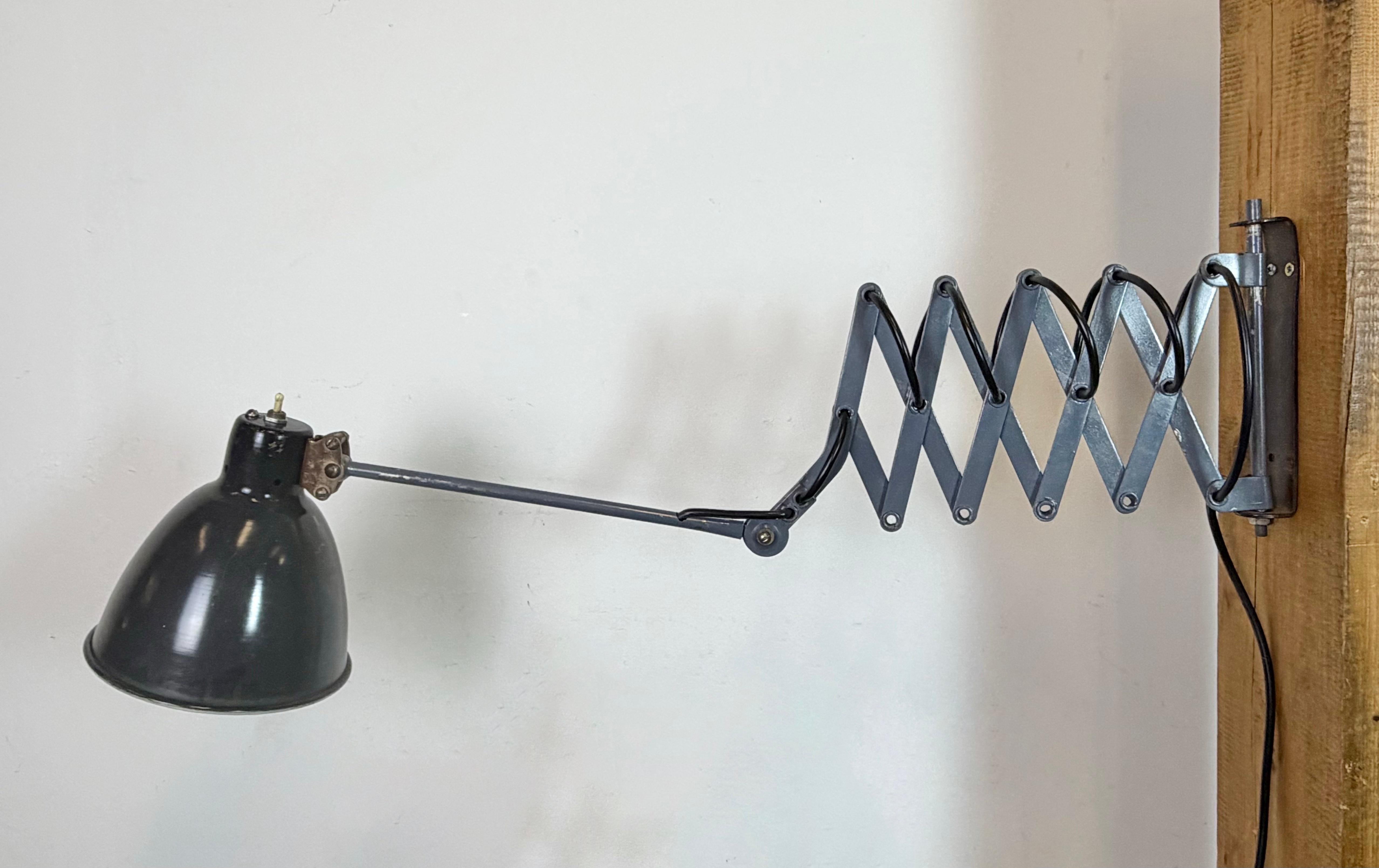 Black Industrial Soviet Scissor Wall Lamp, 1960s en venta 3